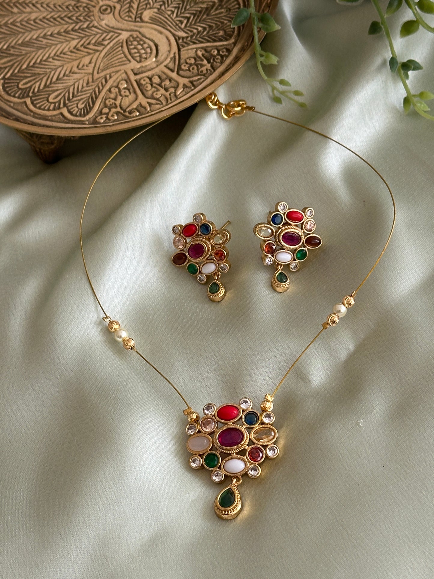 Navaratna Pendant Invisible Chain