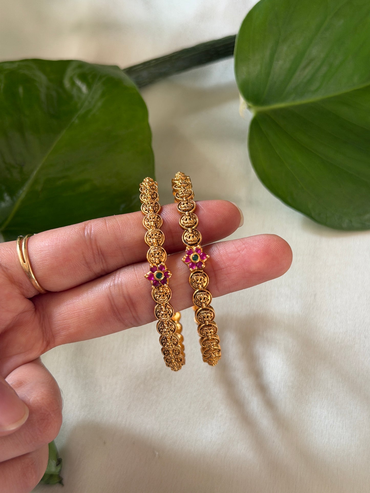 Laghuka Kaashu Bangles
