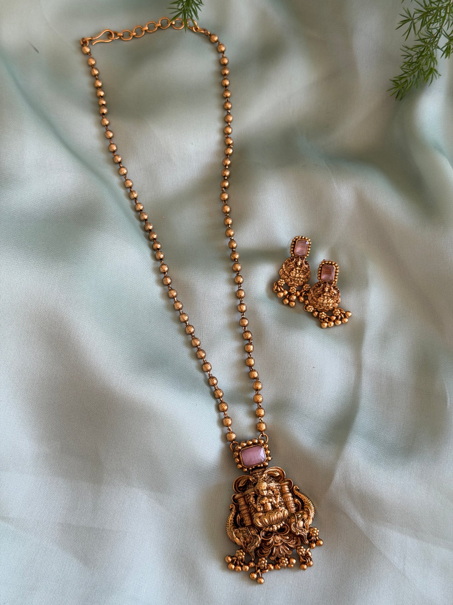 Divyanjana Stone Chain