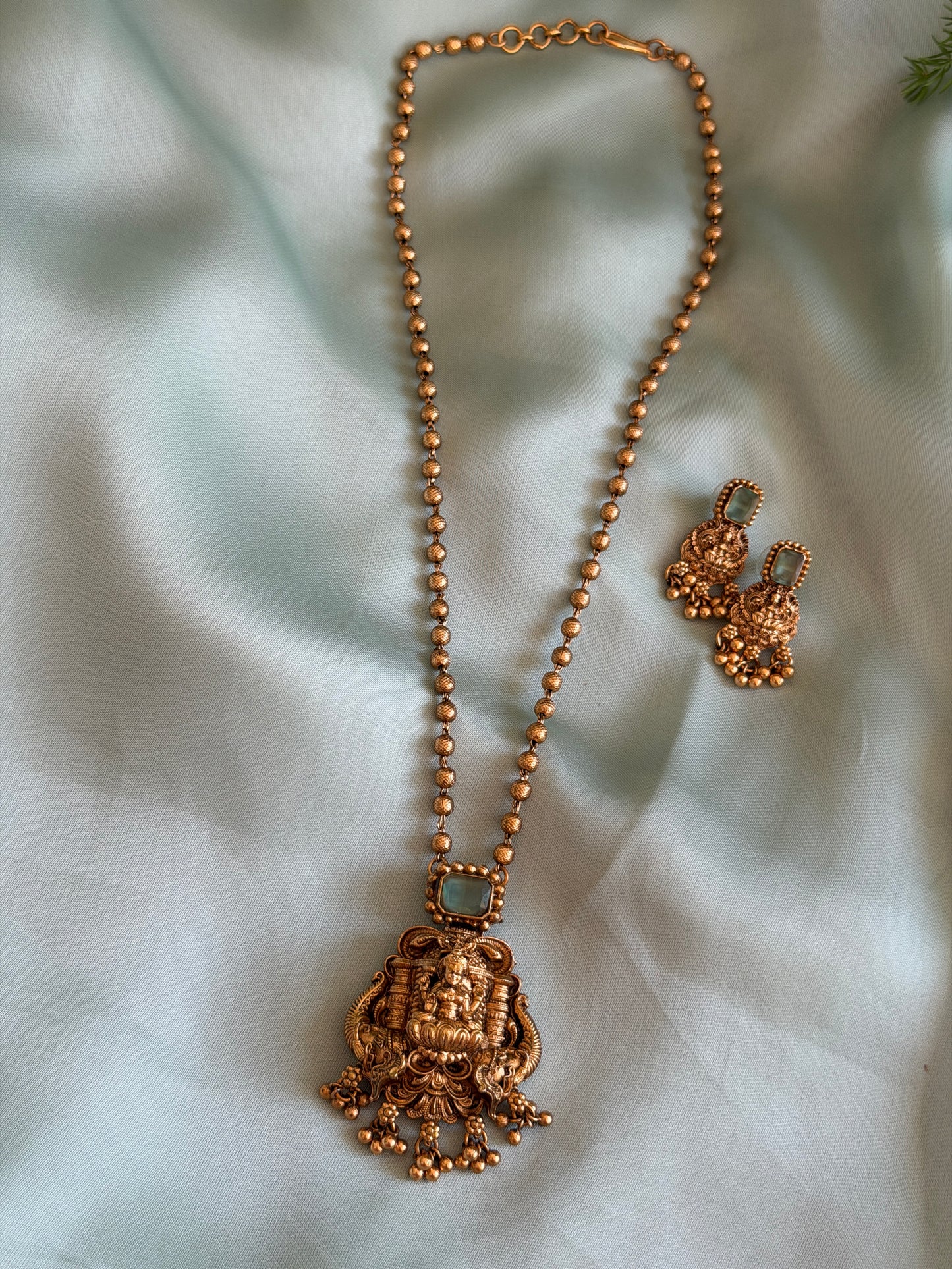 Divyanjana Stone Chain