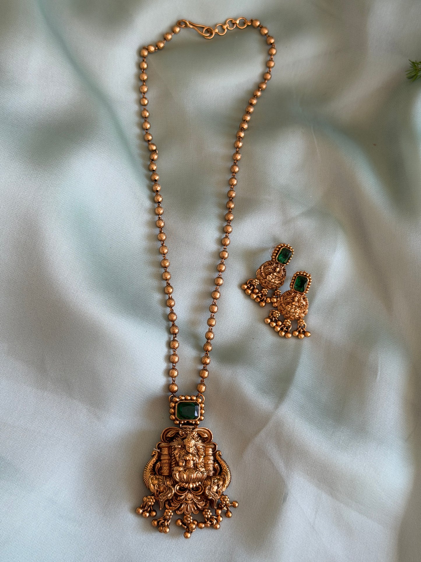 Divyanjana Stone Chain