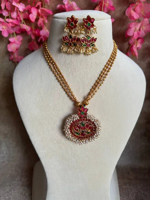 Sarojini Pendant Chain