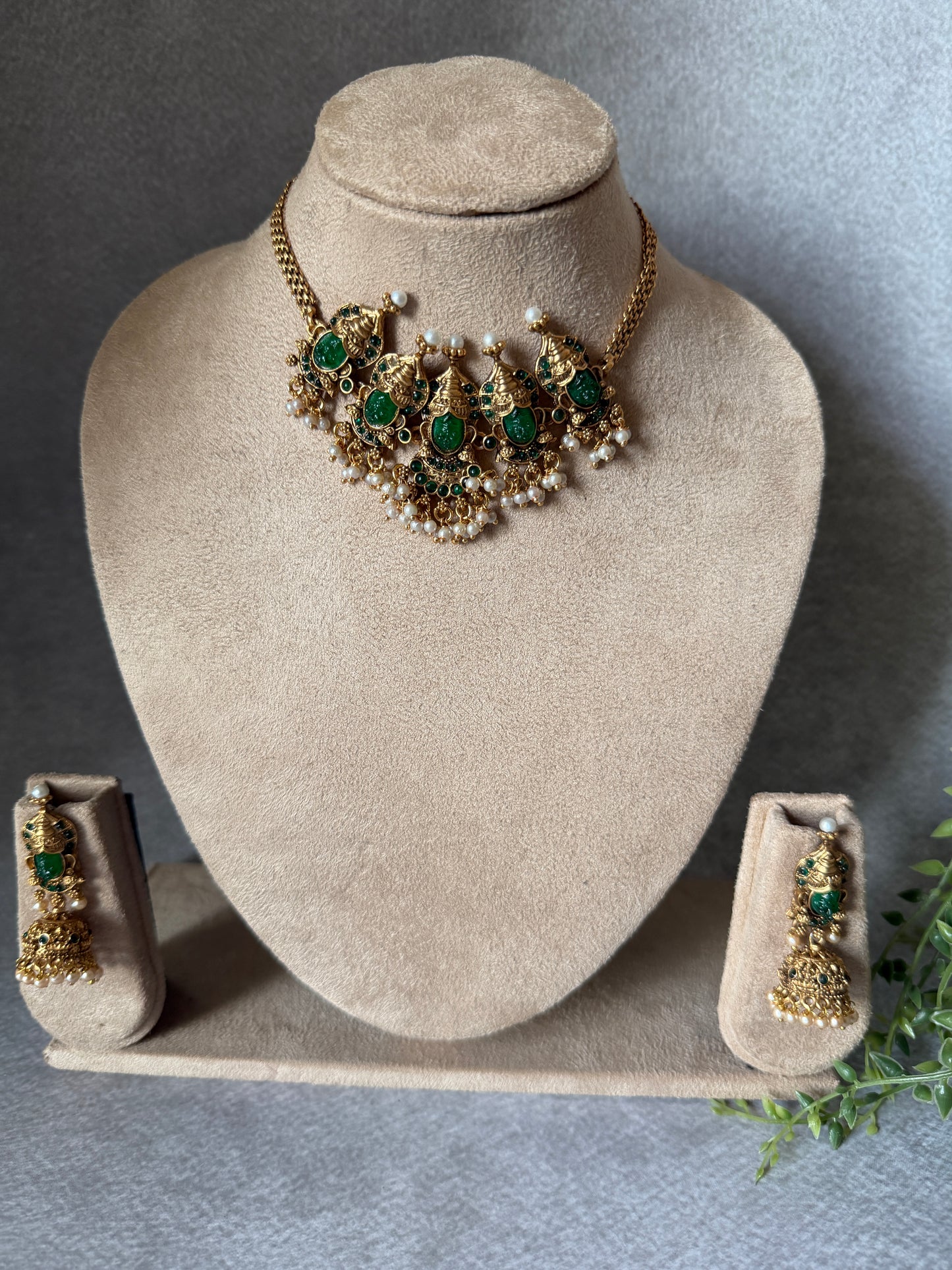 Sri Venkateshwa Choker