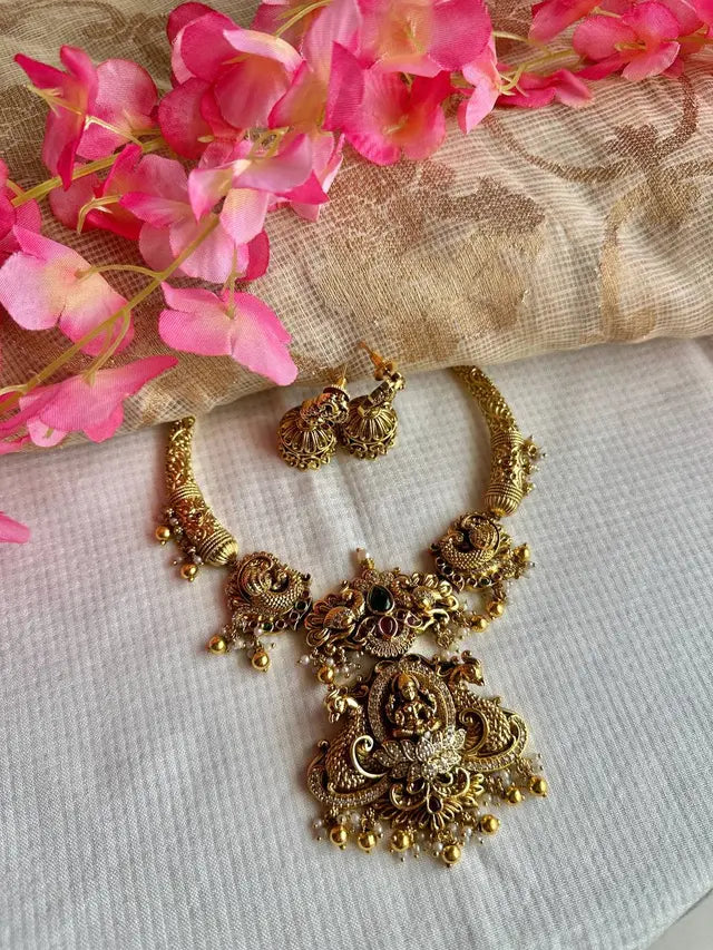 Aadvi Tamara Necklace