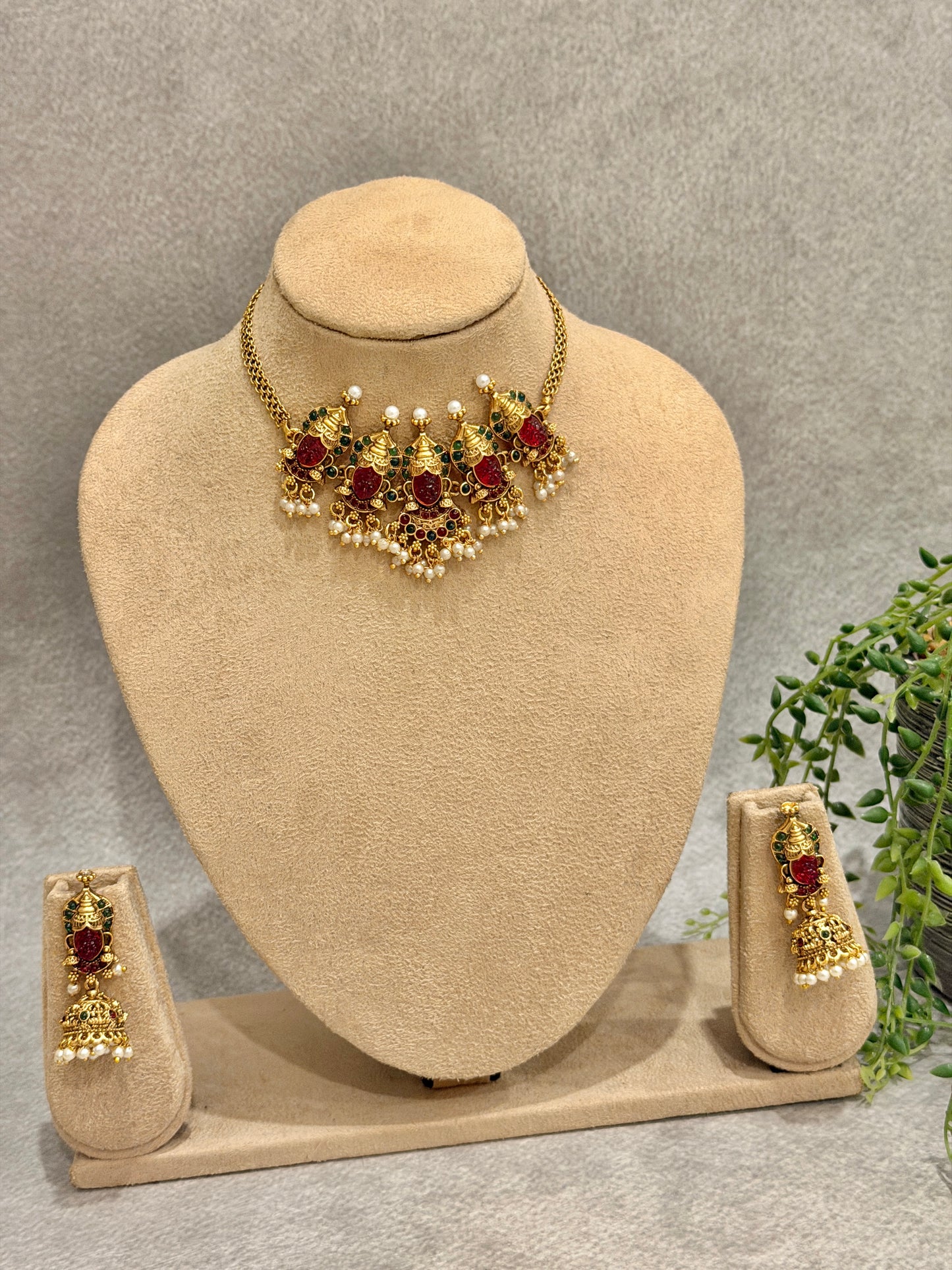 Sri Venkateshwa Choker