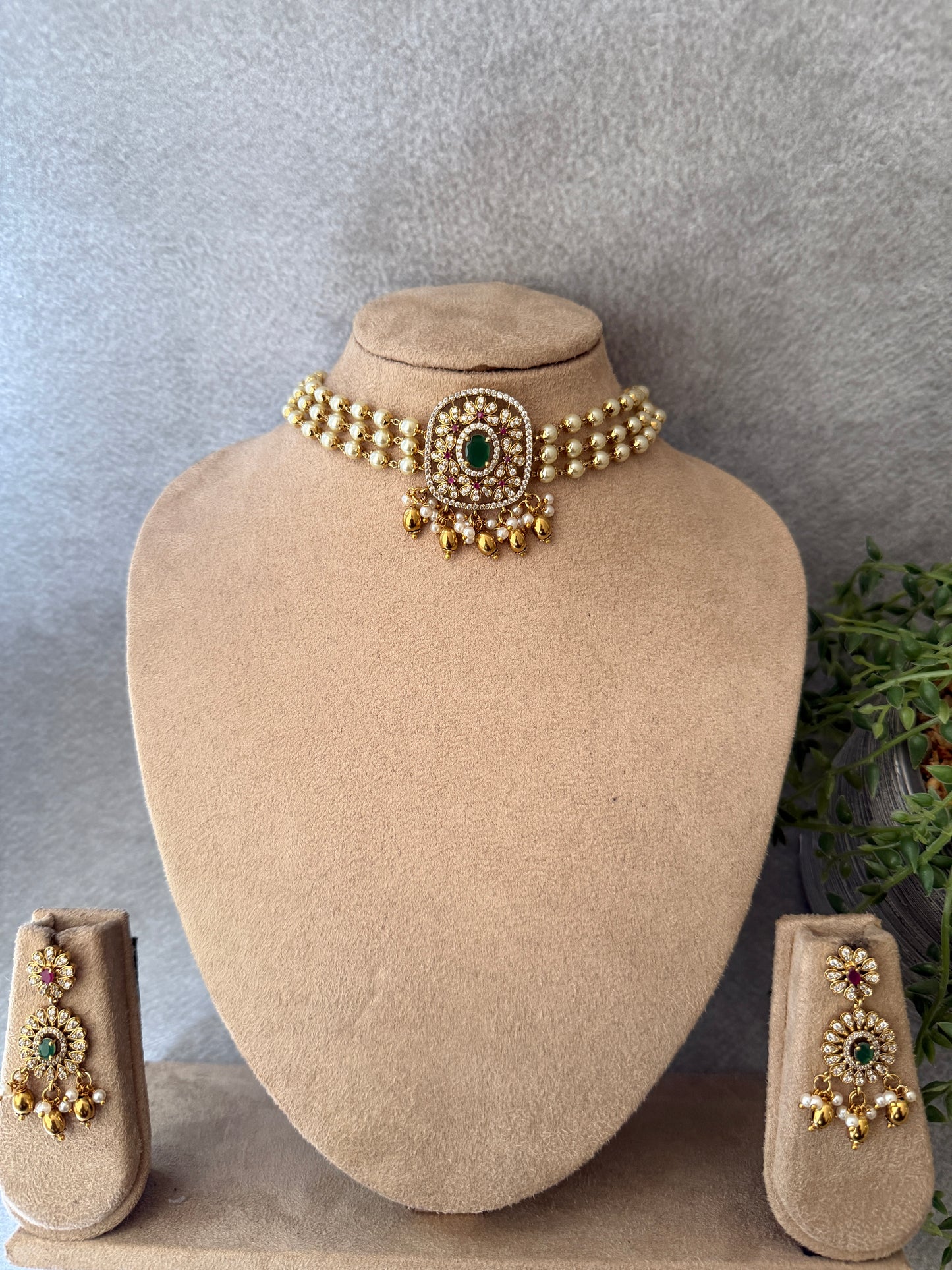 Flora AD Pendant Pearl Choker