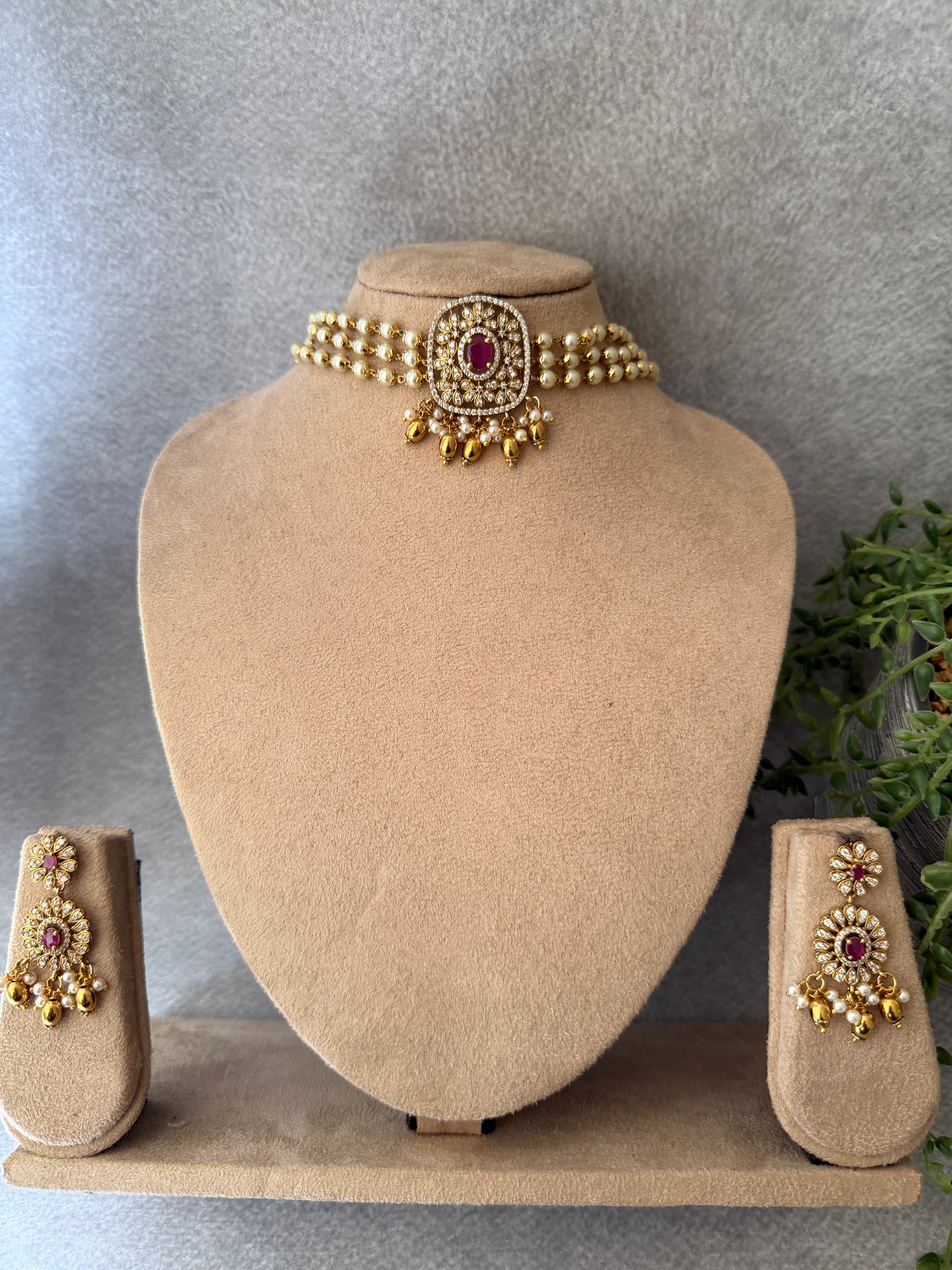Flora AD Pendant Pearl Choker