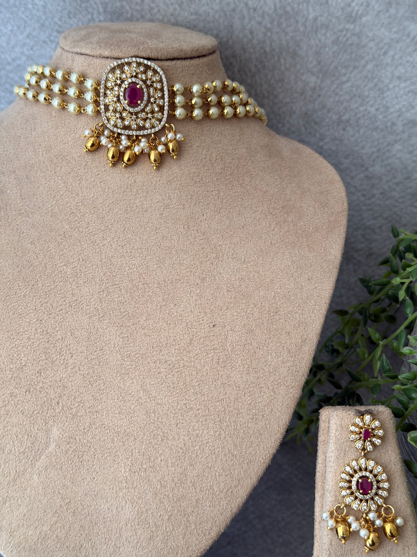 Flora AD Pendant Pearl Choker