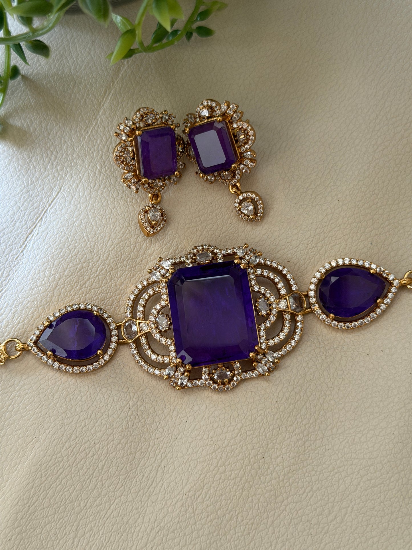 Ratna Victorian Choker