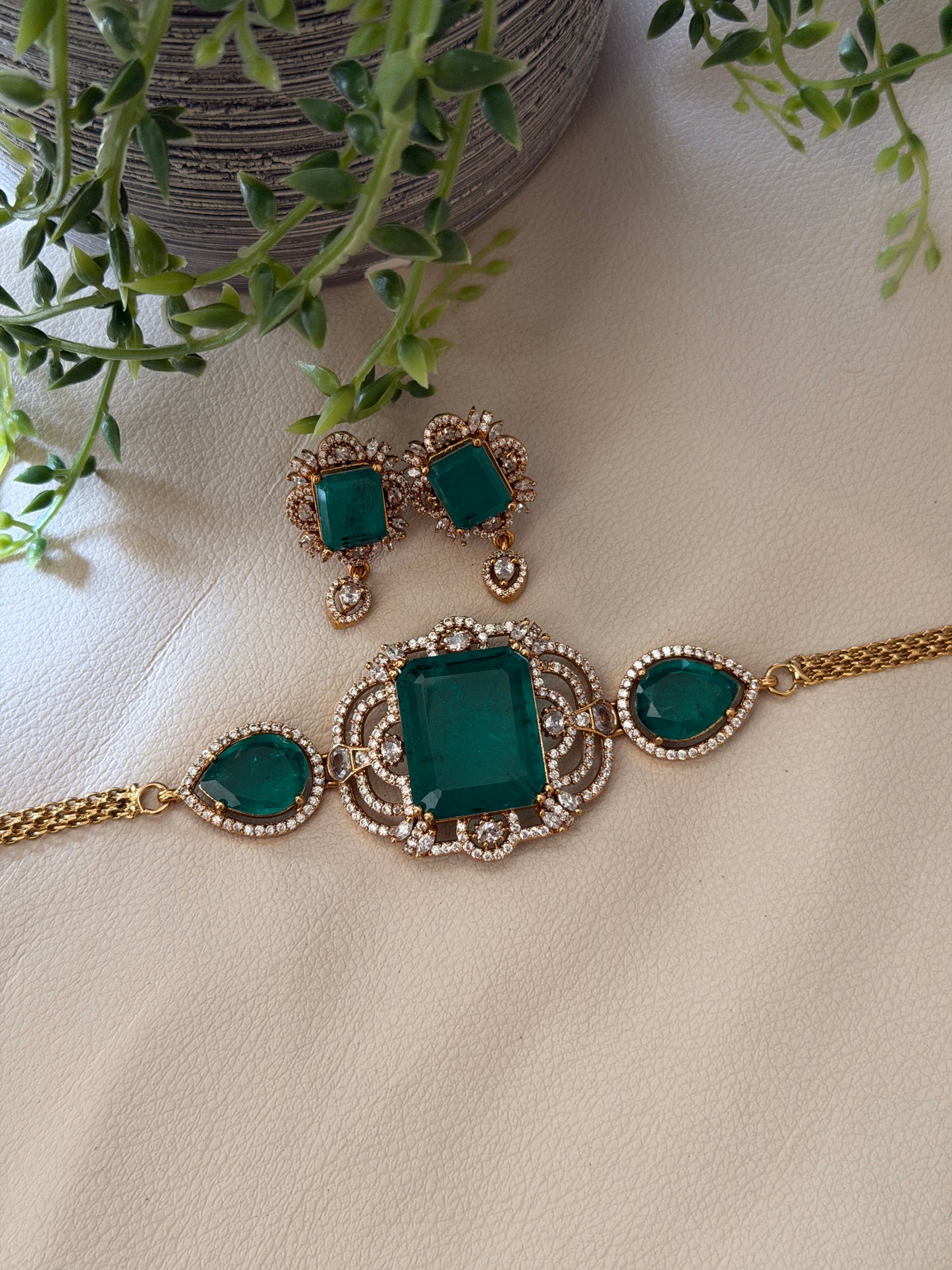 Ratna Victorian Choker