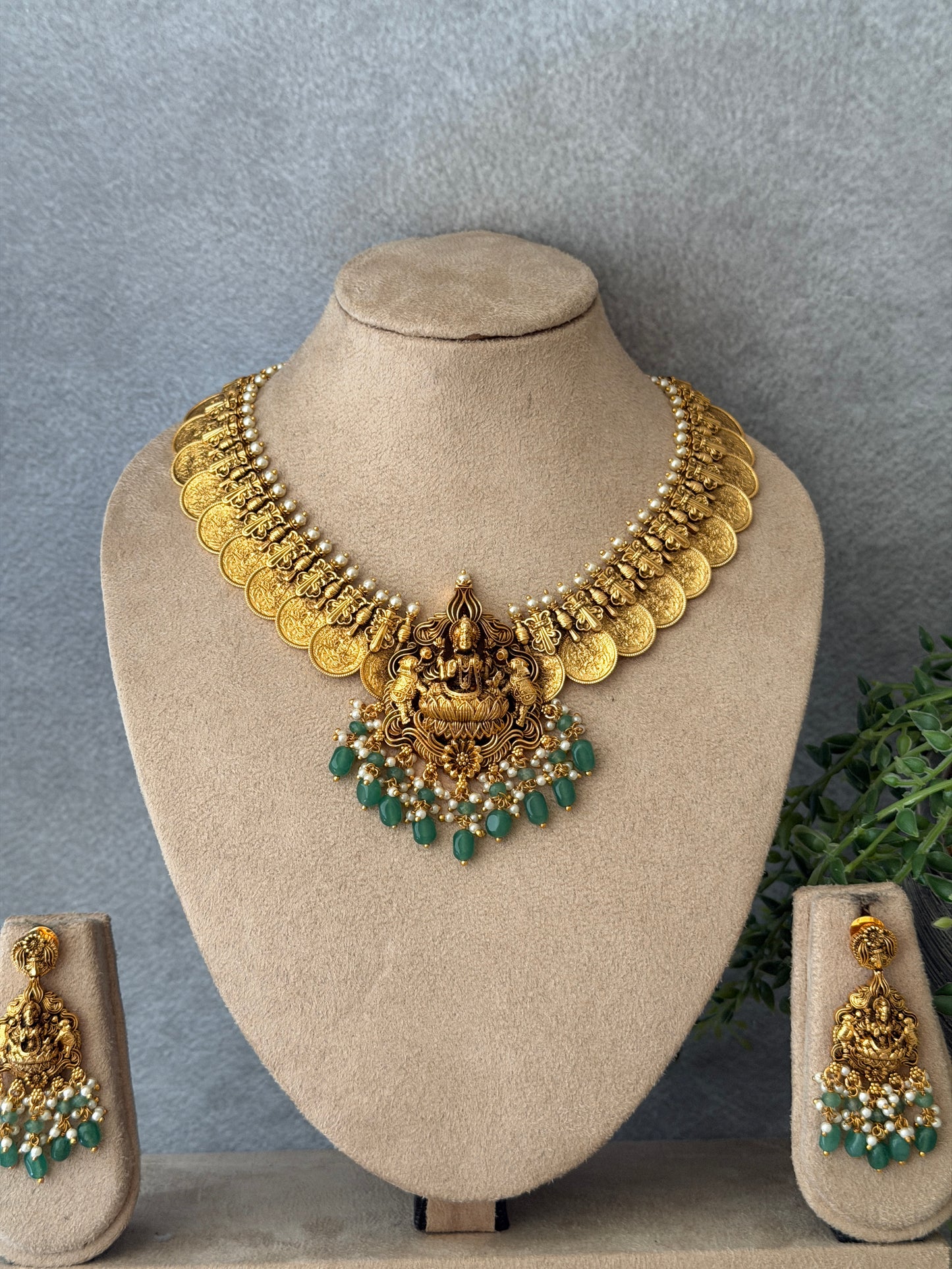 Gold Replica Aarohi Necklace