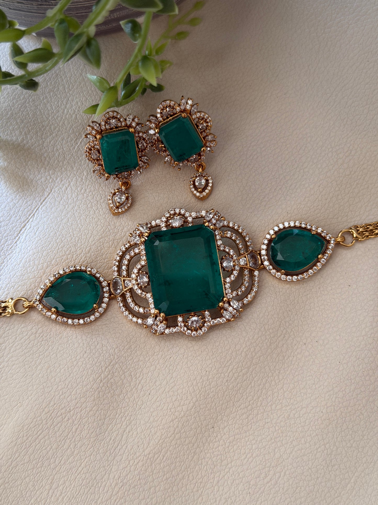 Ratna Victorian Choker