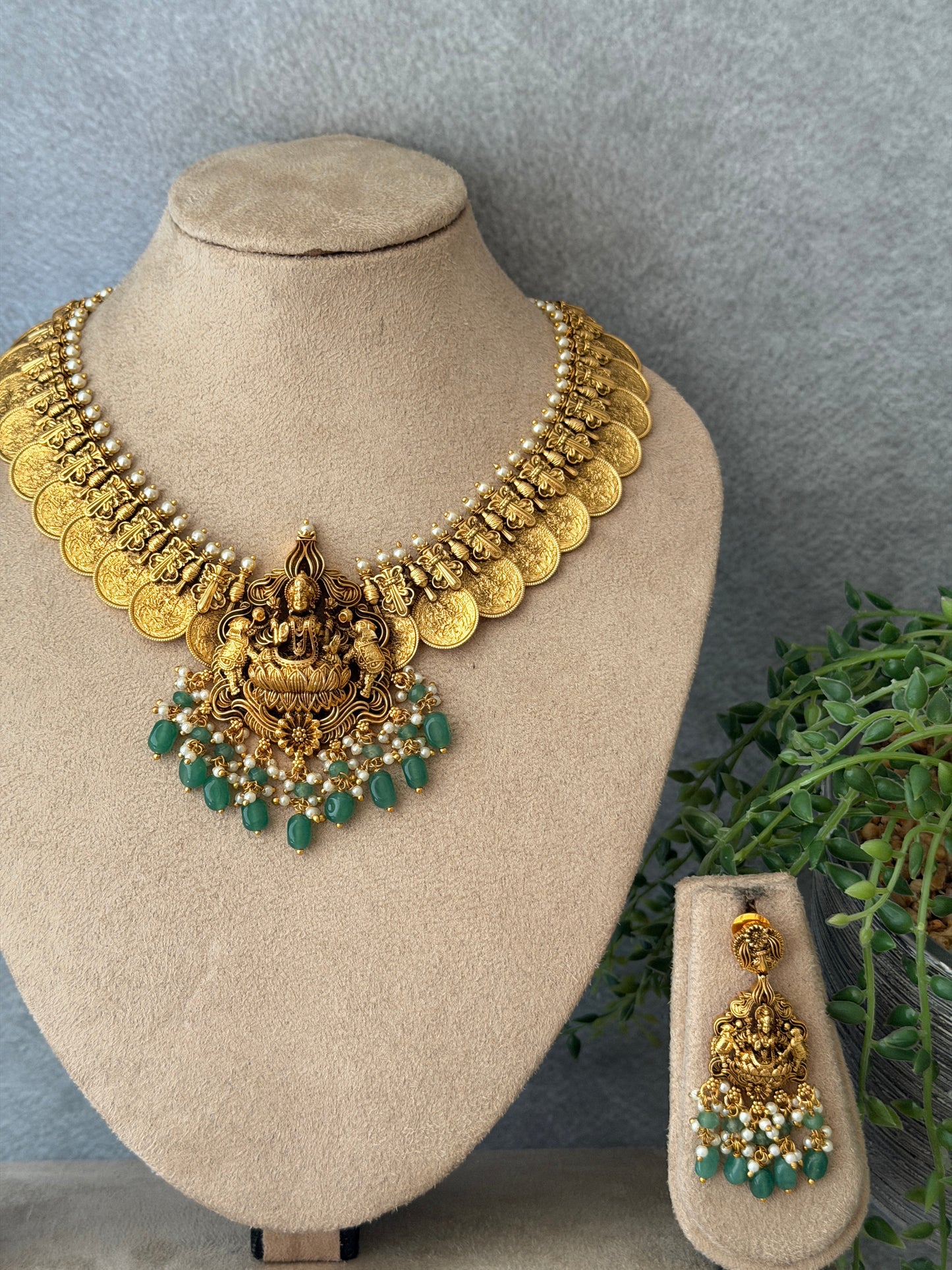 Gold Replica Aarohi Necklace