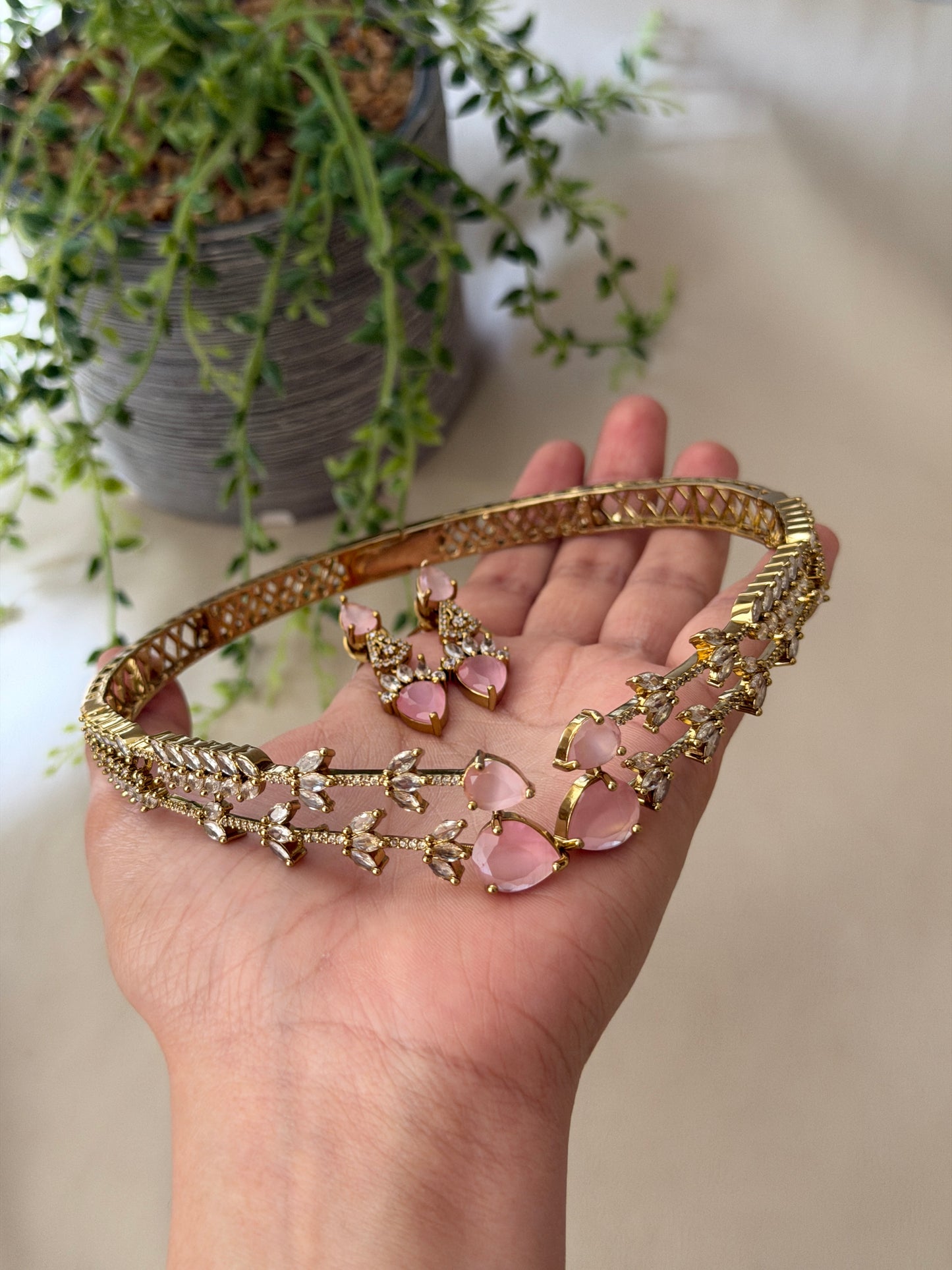 Mishikka Victorian Choker
