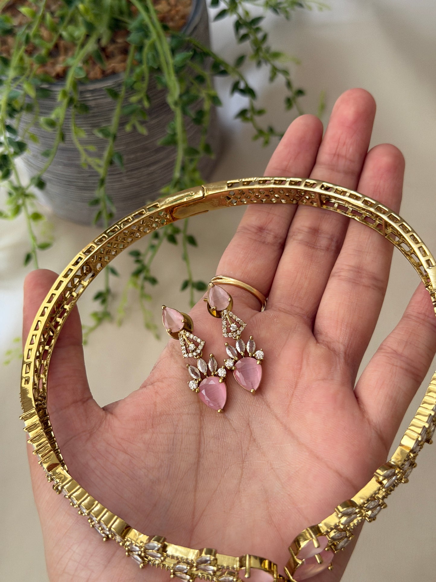 Mishikka Victorian Choker