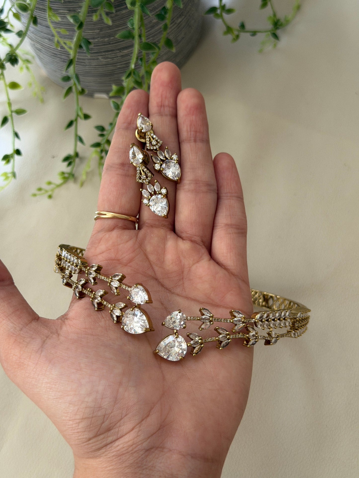 Mishikka Victorian Choker
