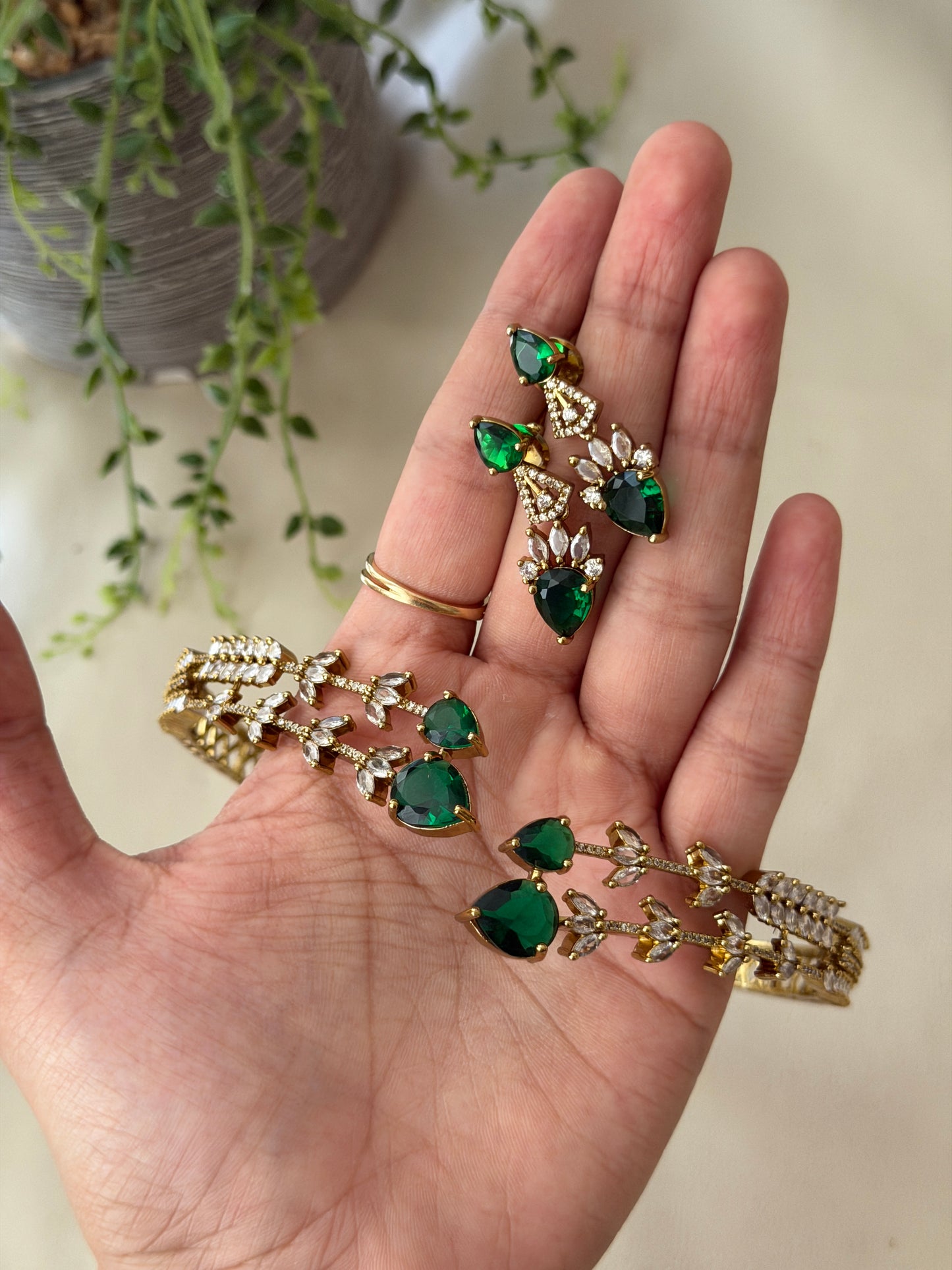 Mishikka Victorian Choker