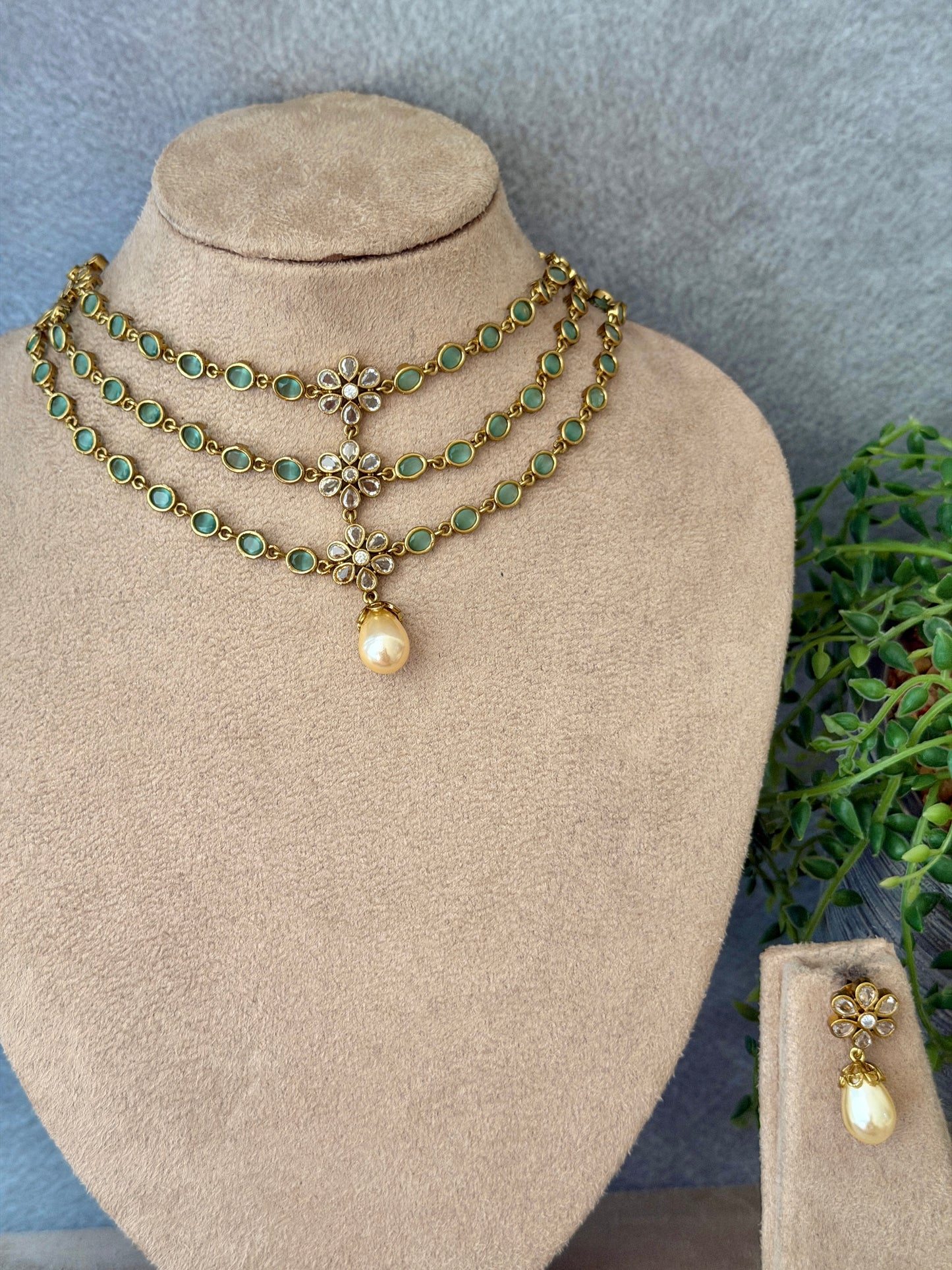 Three Layer Pearl Pendant Choker