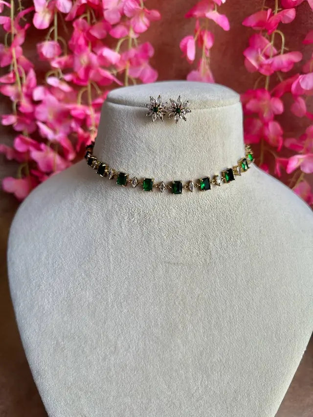 Apsara AD choker