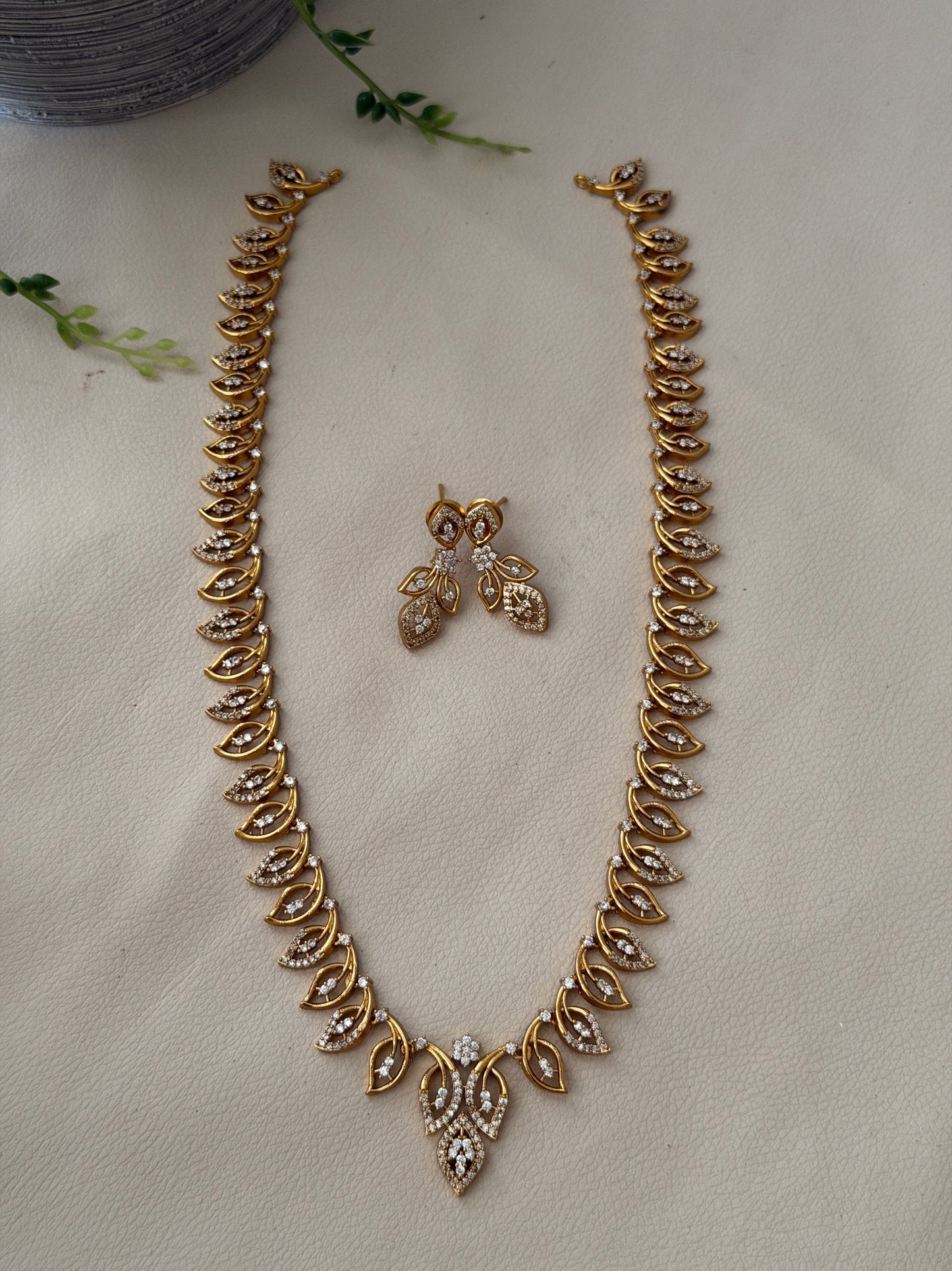 Twisted Petal Diamond Haaram