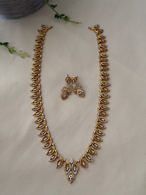 Twisted Petal Diamond Haaram