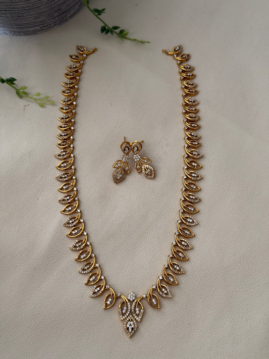 Twisted Petal Diamond Haaram