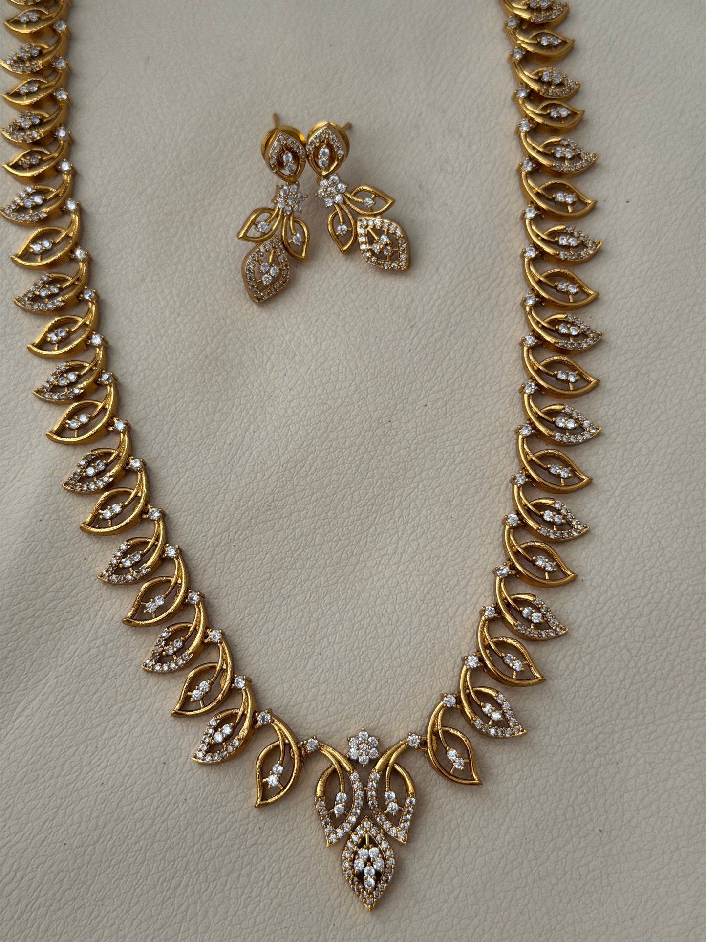 Twisted Petal Diamond Haaram