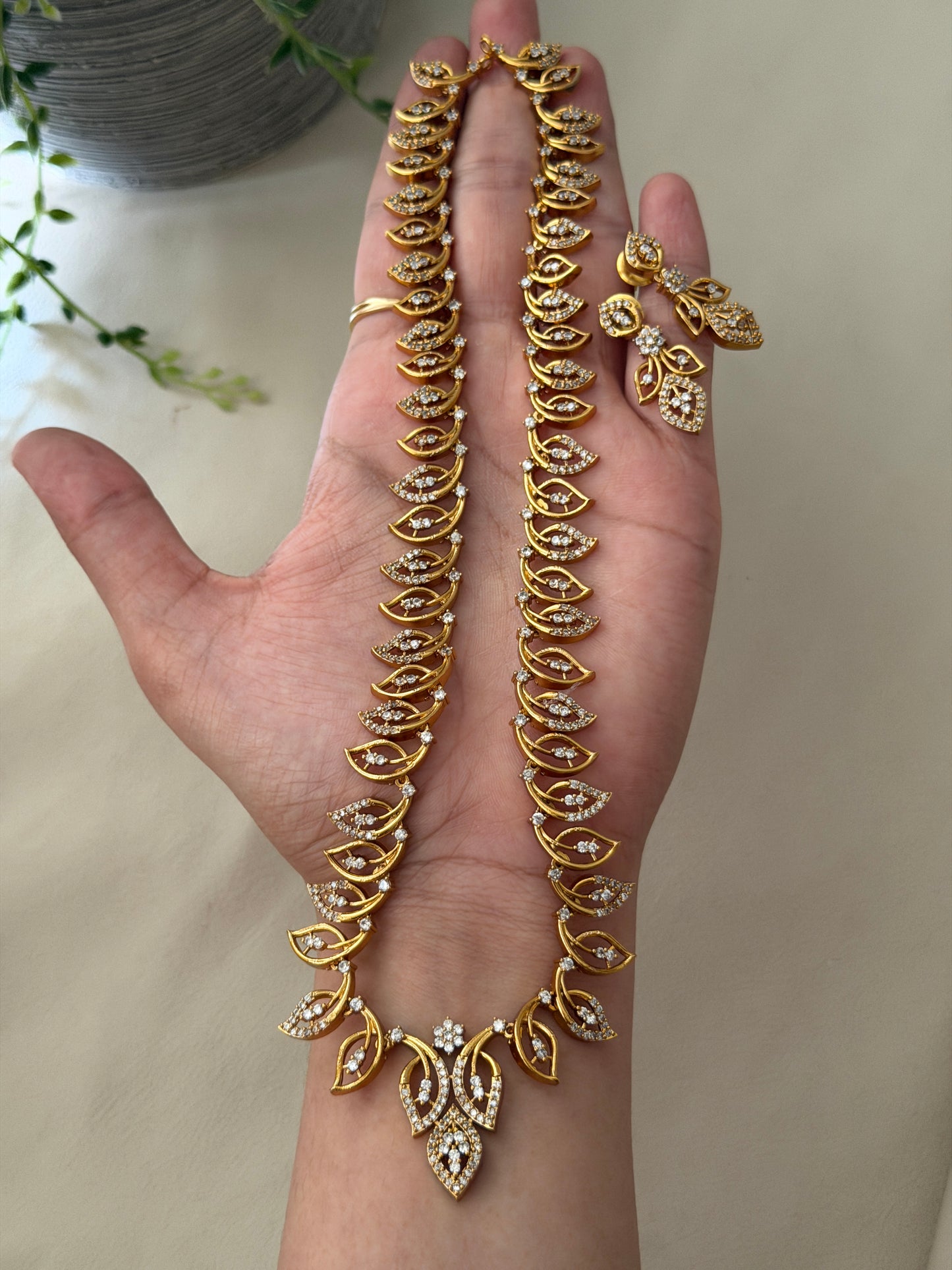 Twisted Petal Diamond Haaram