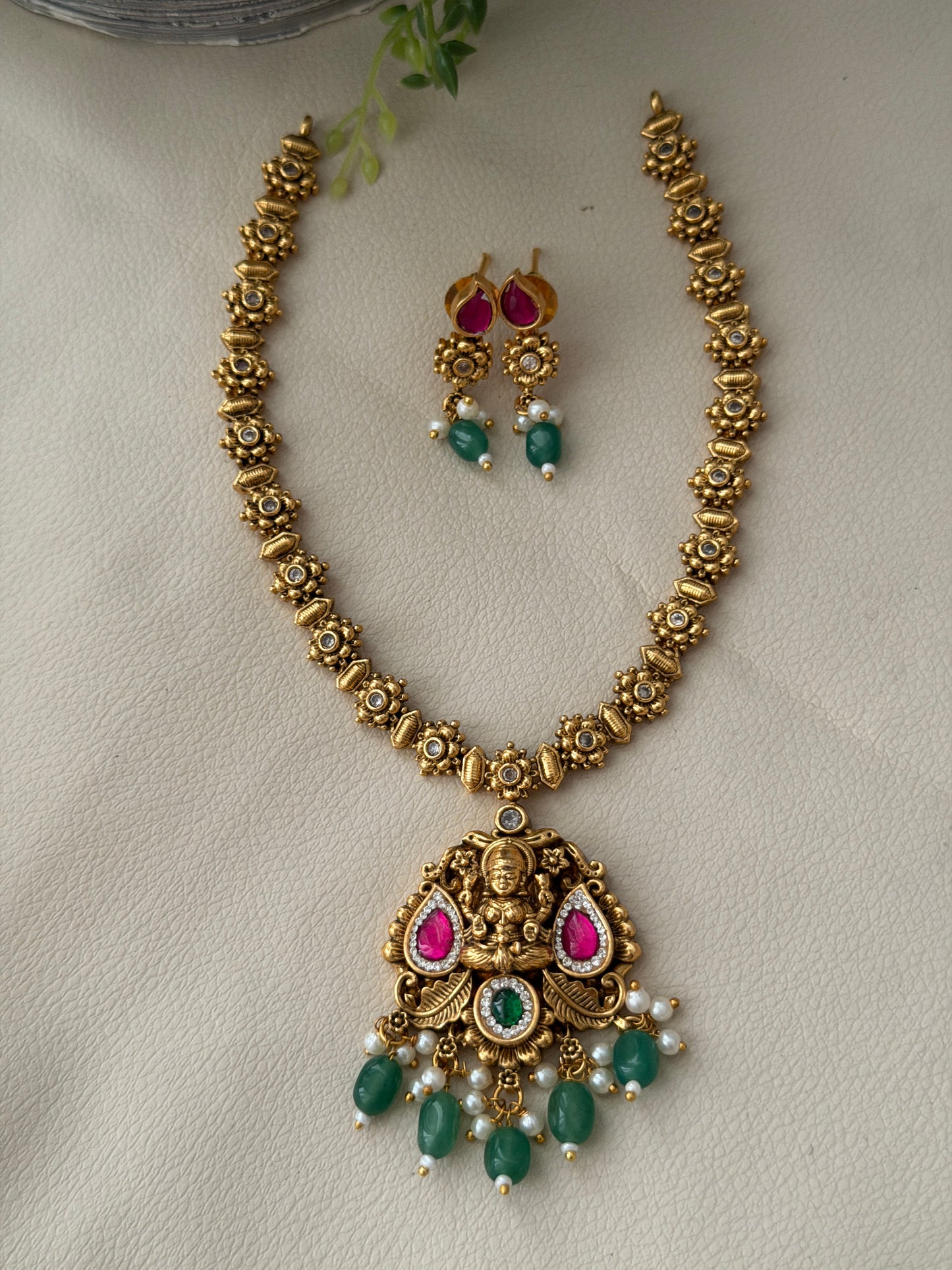 Tridevi Jadau Thin Necklace