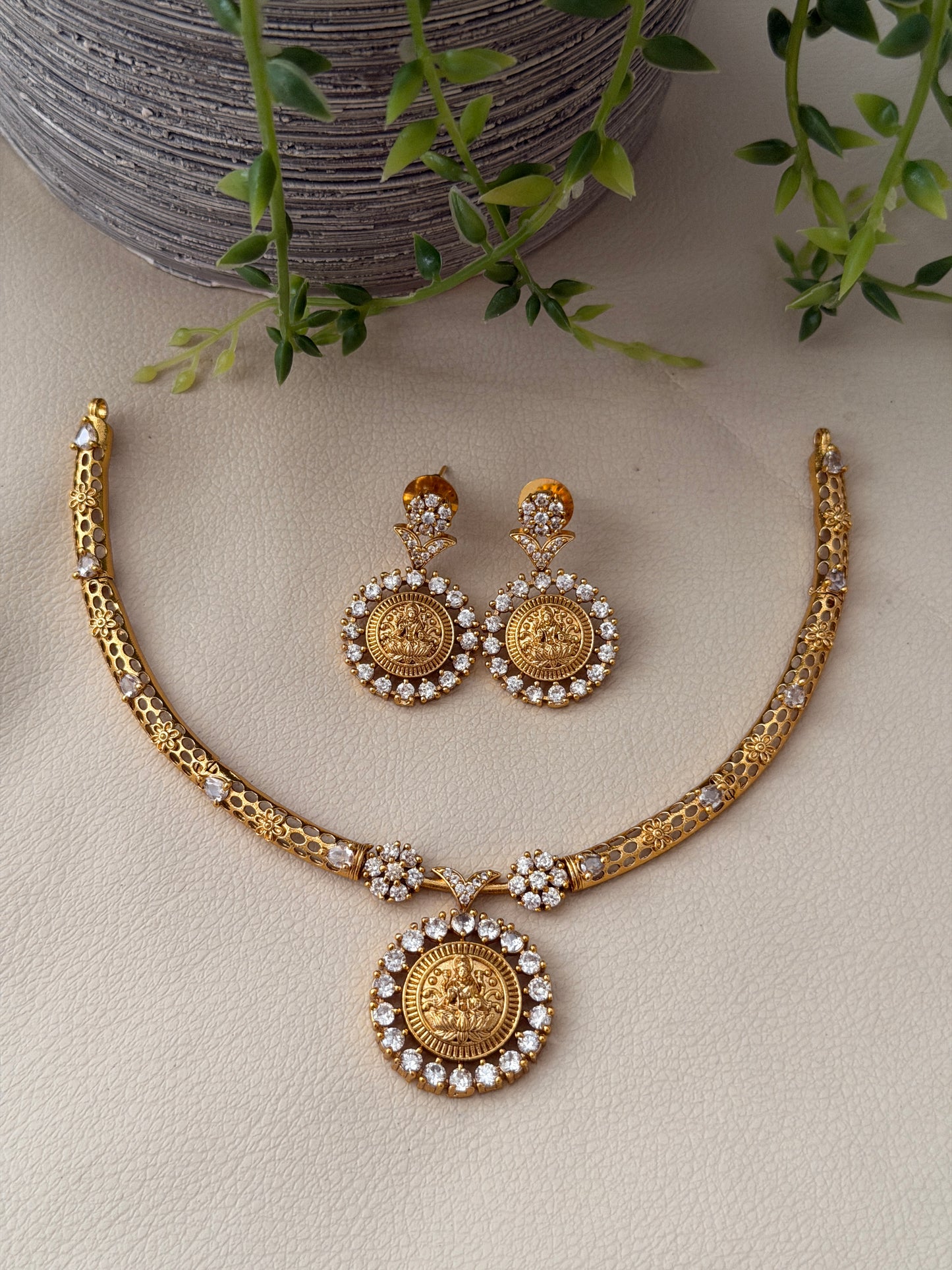 Saraswathi Diamond Hasli Choker