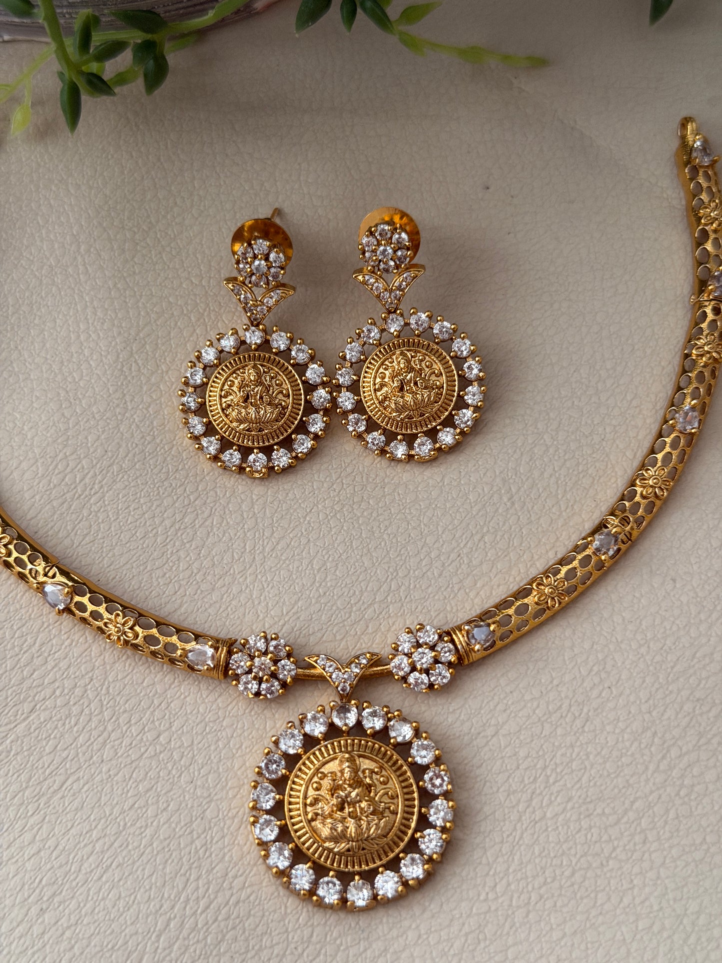 Saraswathi Diamond Hasli Choker
