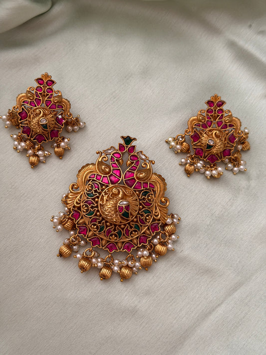 Jadau Pendant with earrings
