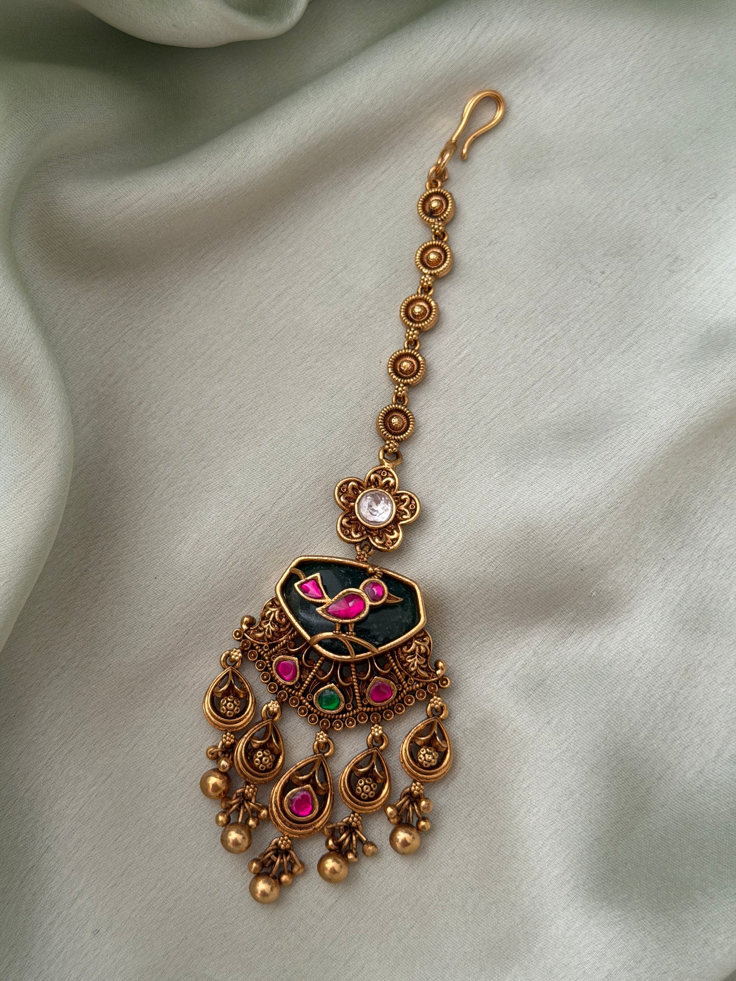 Heritage Parrot Maang Tikka