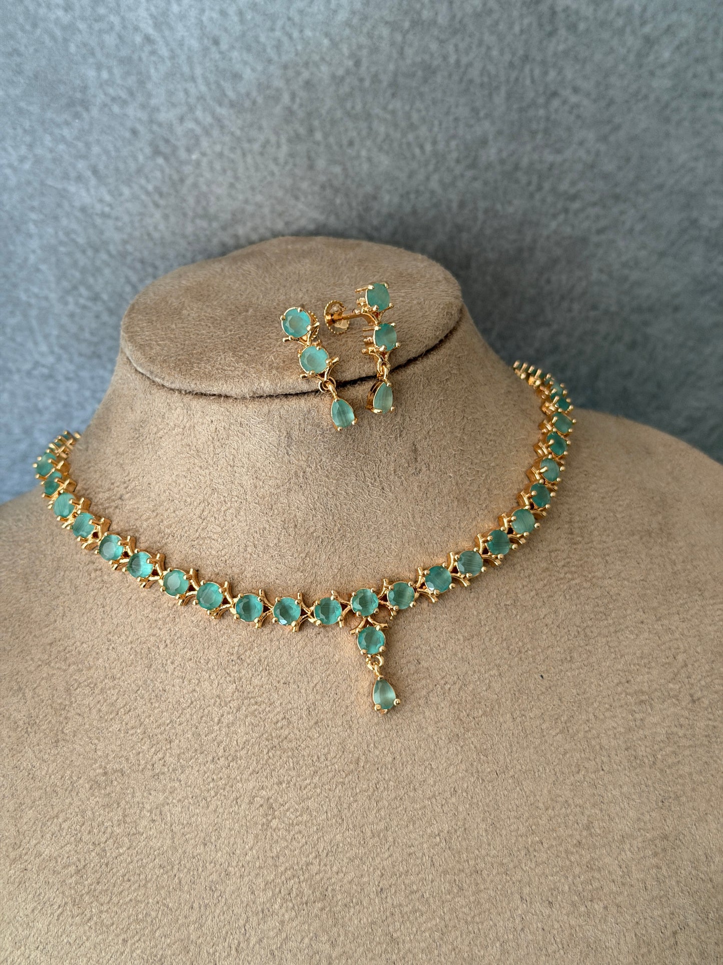 Mahika Simple AD choker