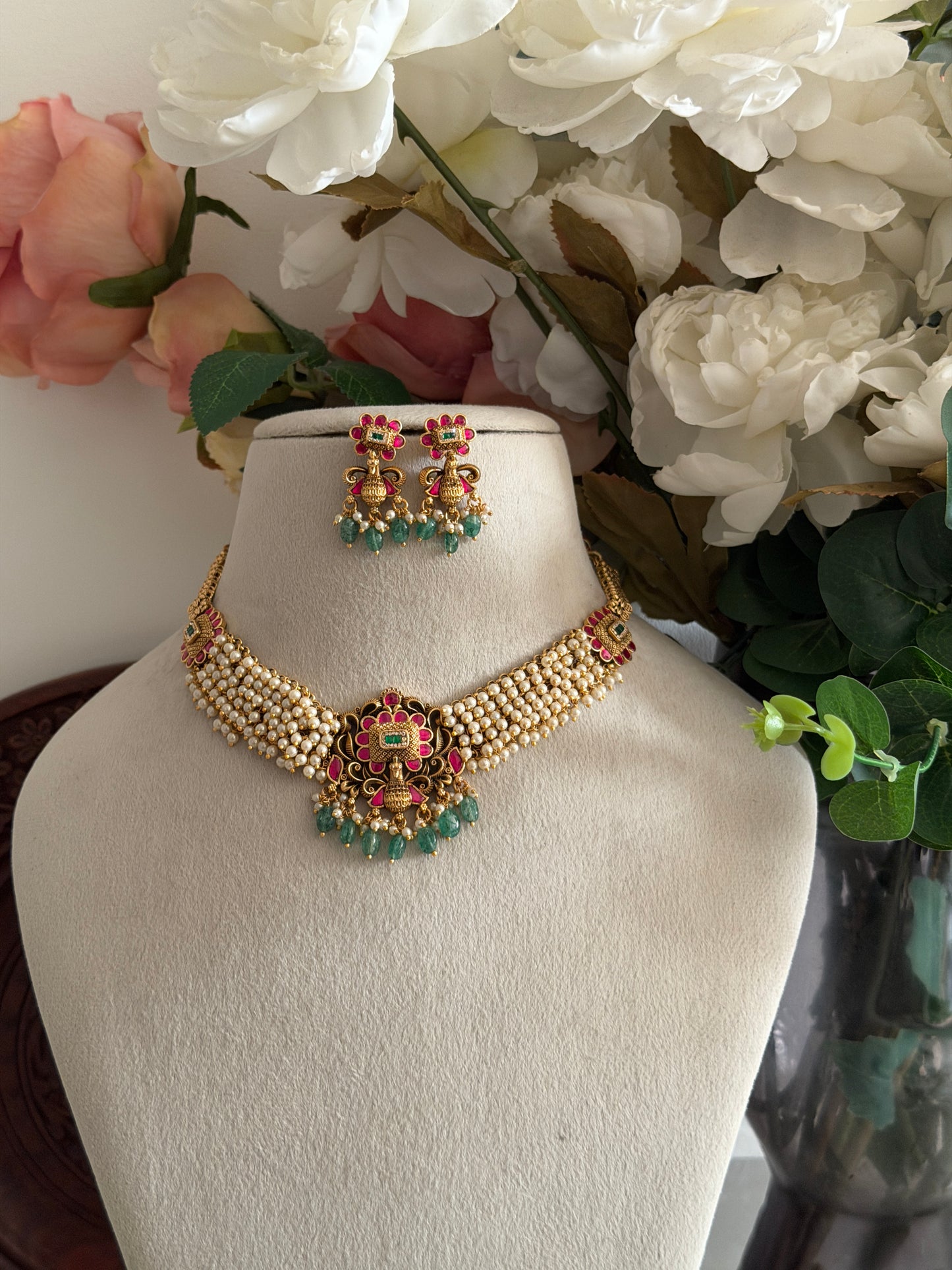 Advaitha Cluster Pearl Choker