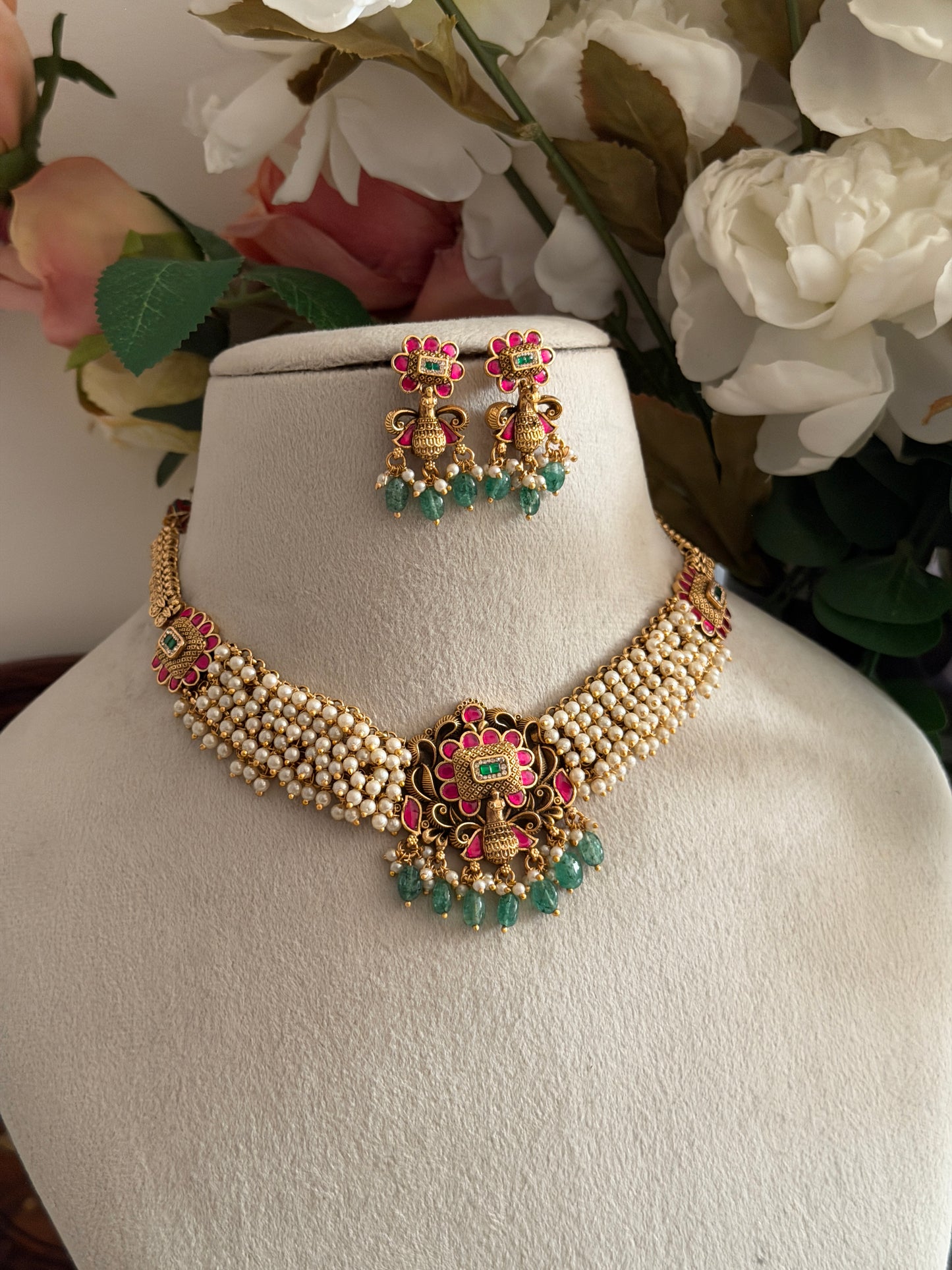 Advaitha Cluster Pearl Choker