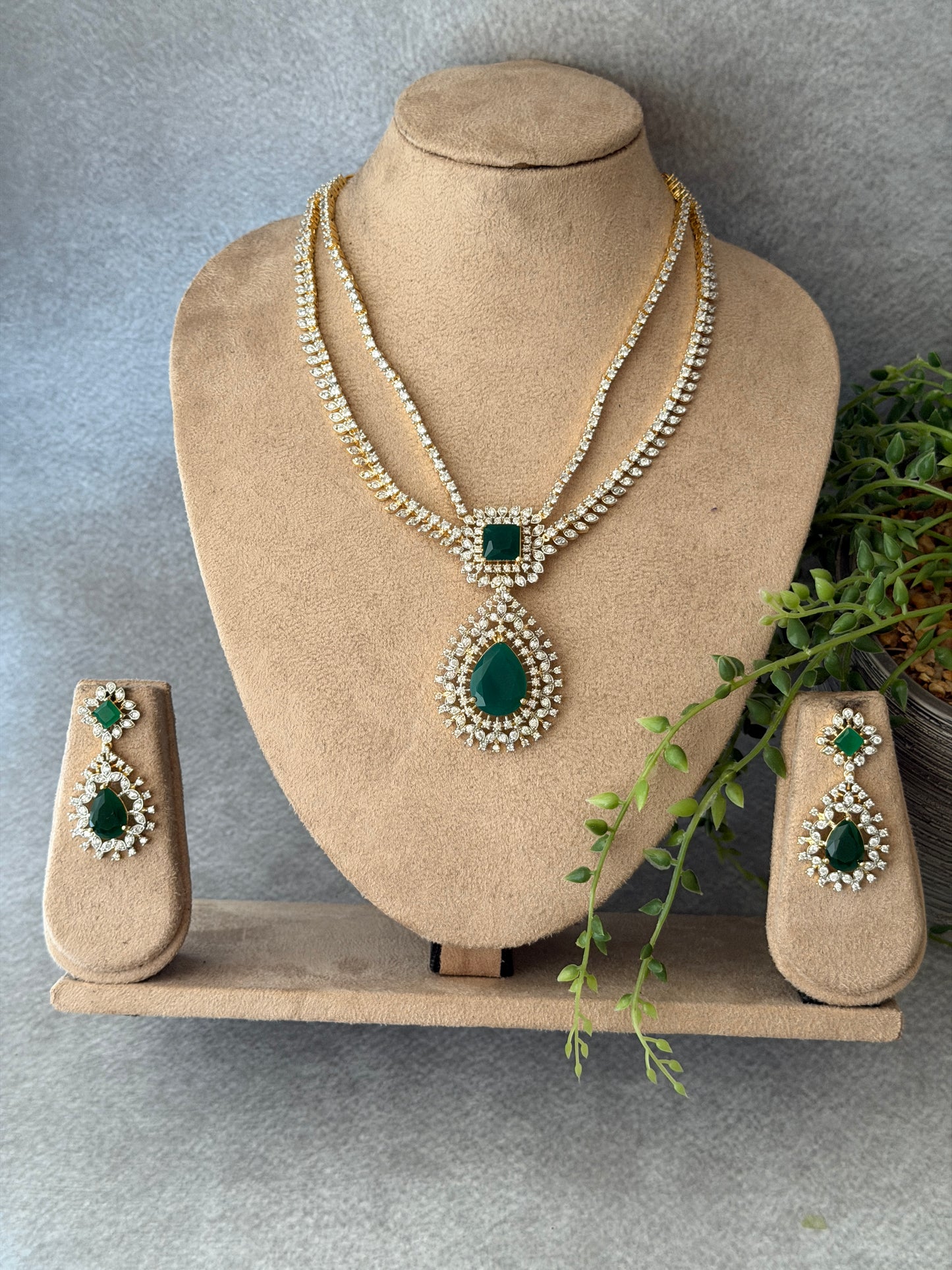 Yashvi Emerald Dual Layer Necklace