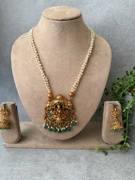 Meera Pearl Chain