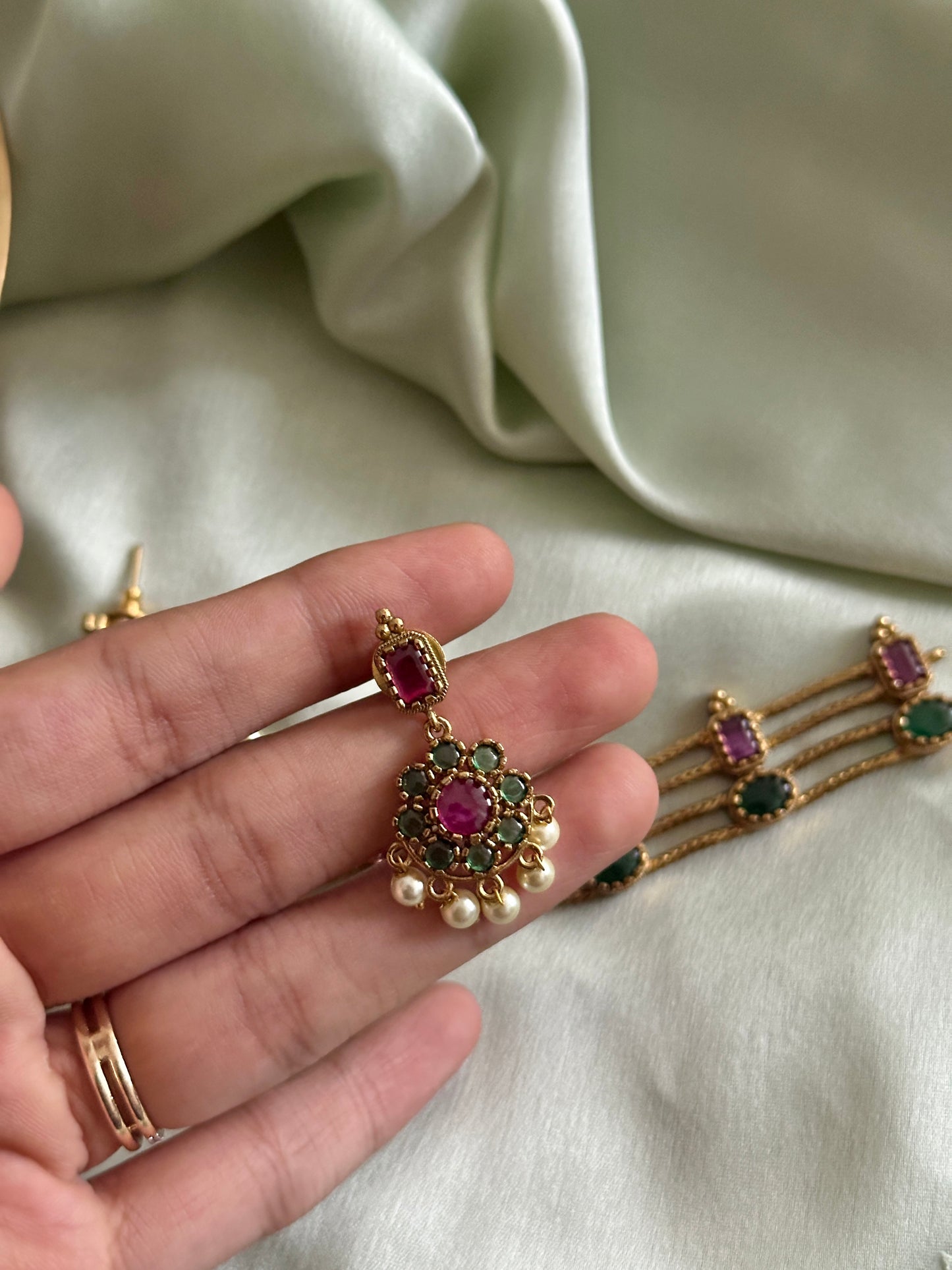 Pragya Palakka Choker