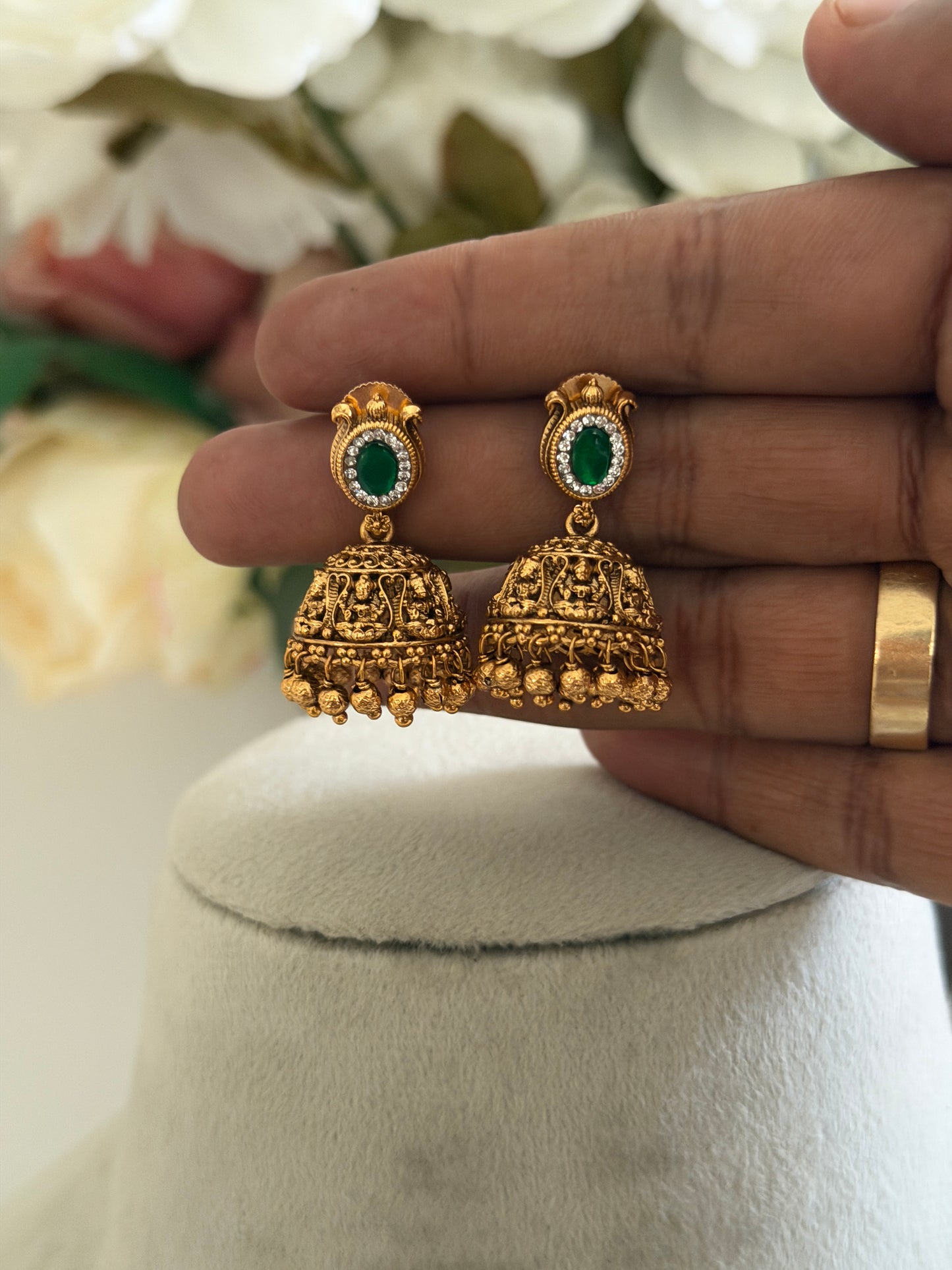Emerald Oval Stone Jhumka