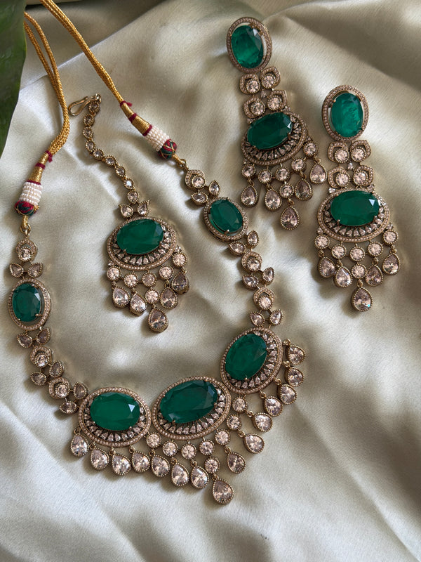 Emerald Oval Luxury Choker set