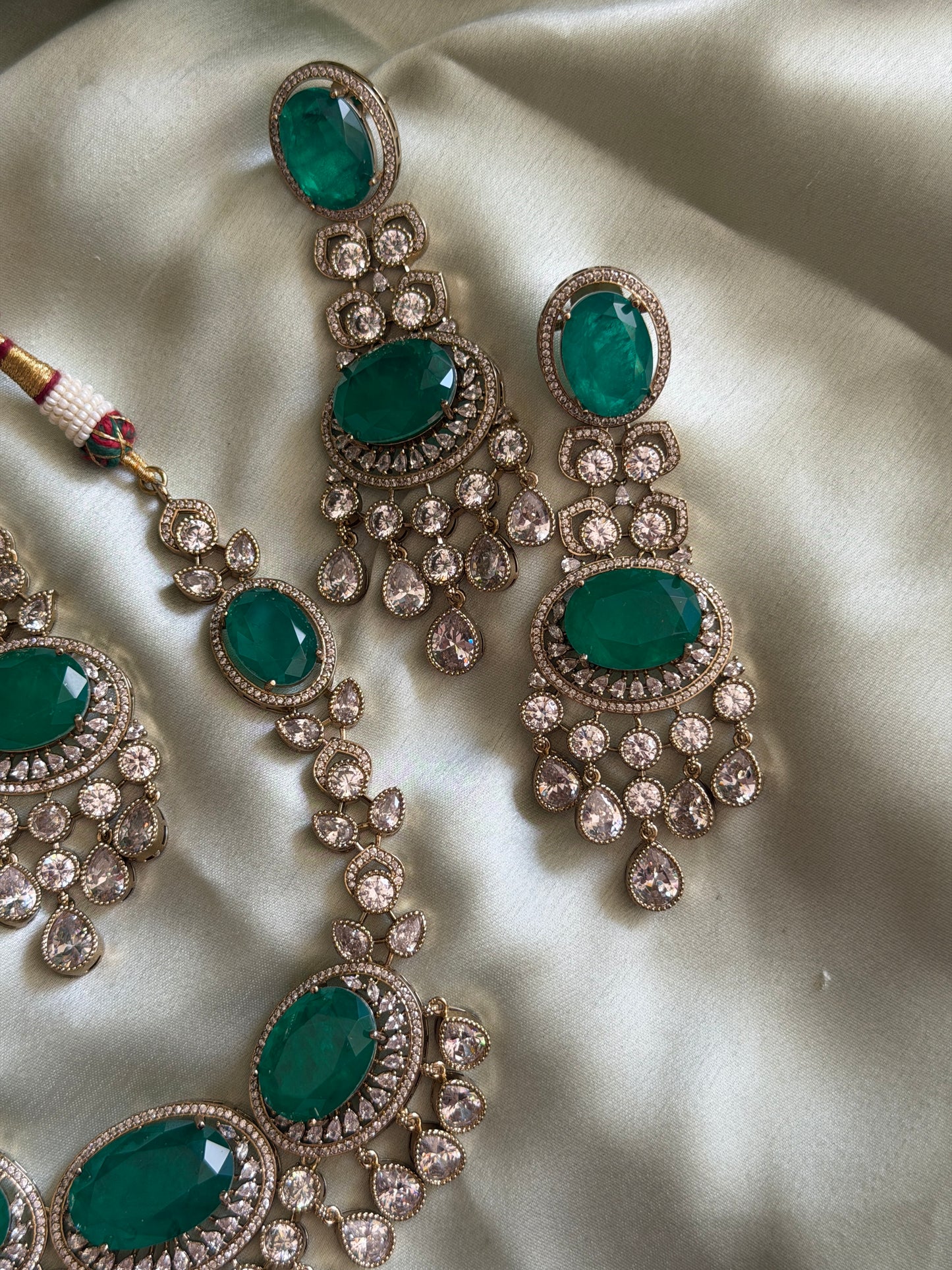 Emerald Oval Luxury Choker set