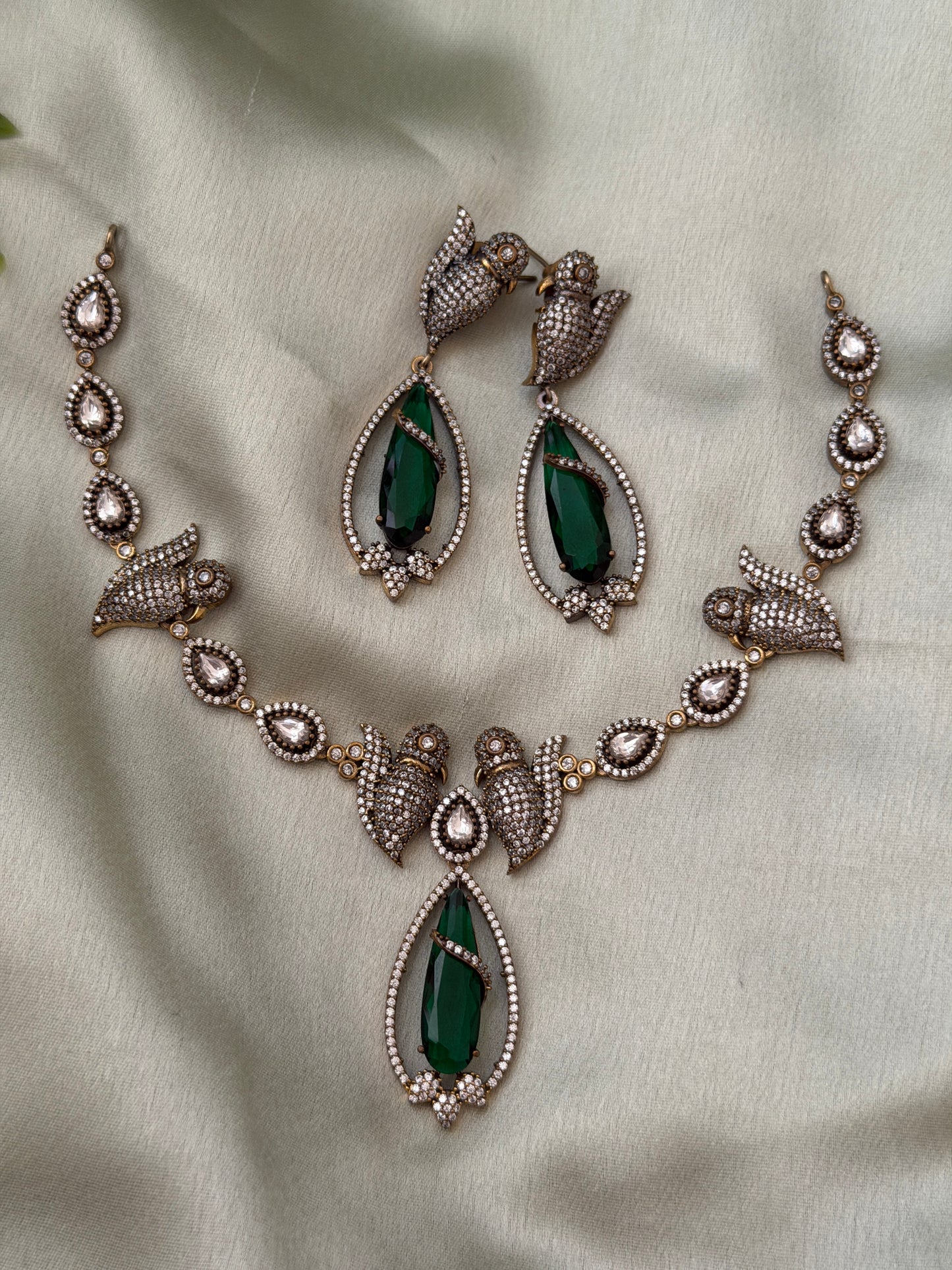 Arha AD Necklace