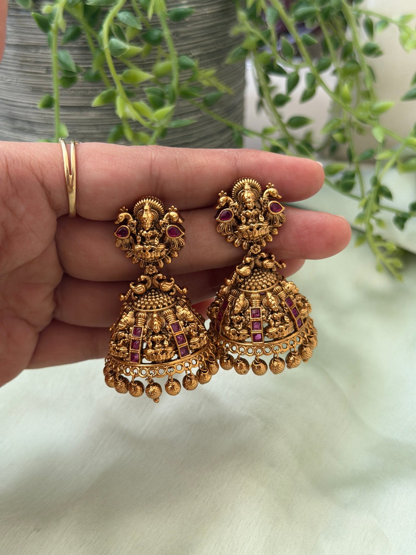 Medika Jhumkas
