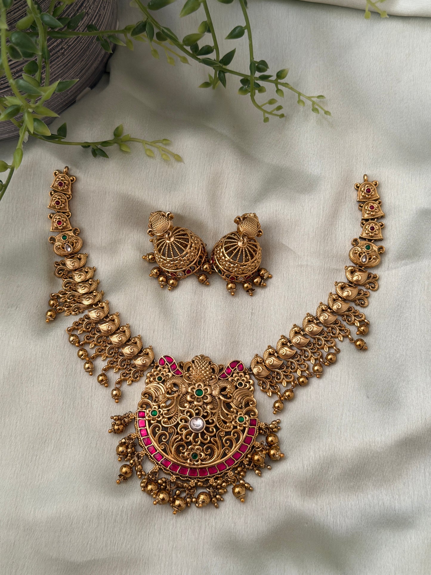 Unnathi Non Idol Necklace