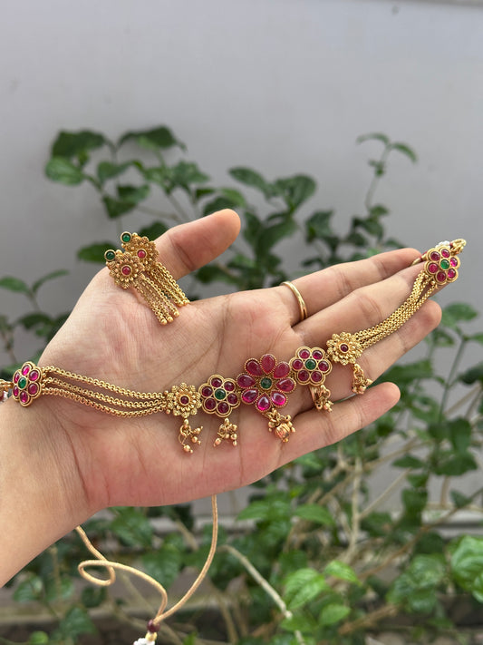 Cluster flower non idol choker