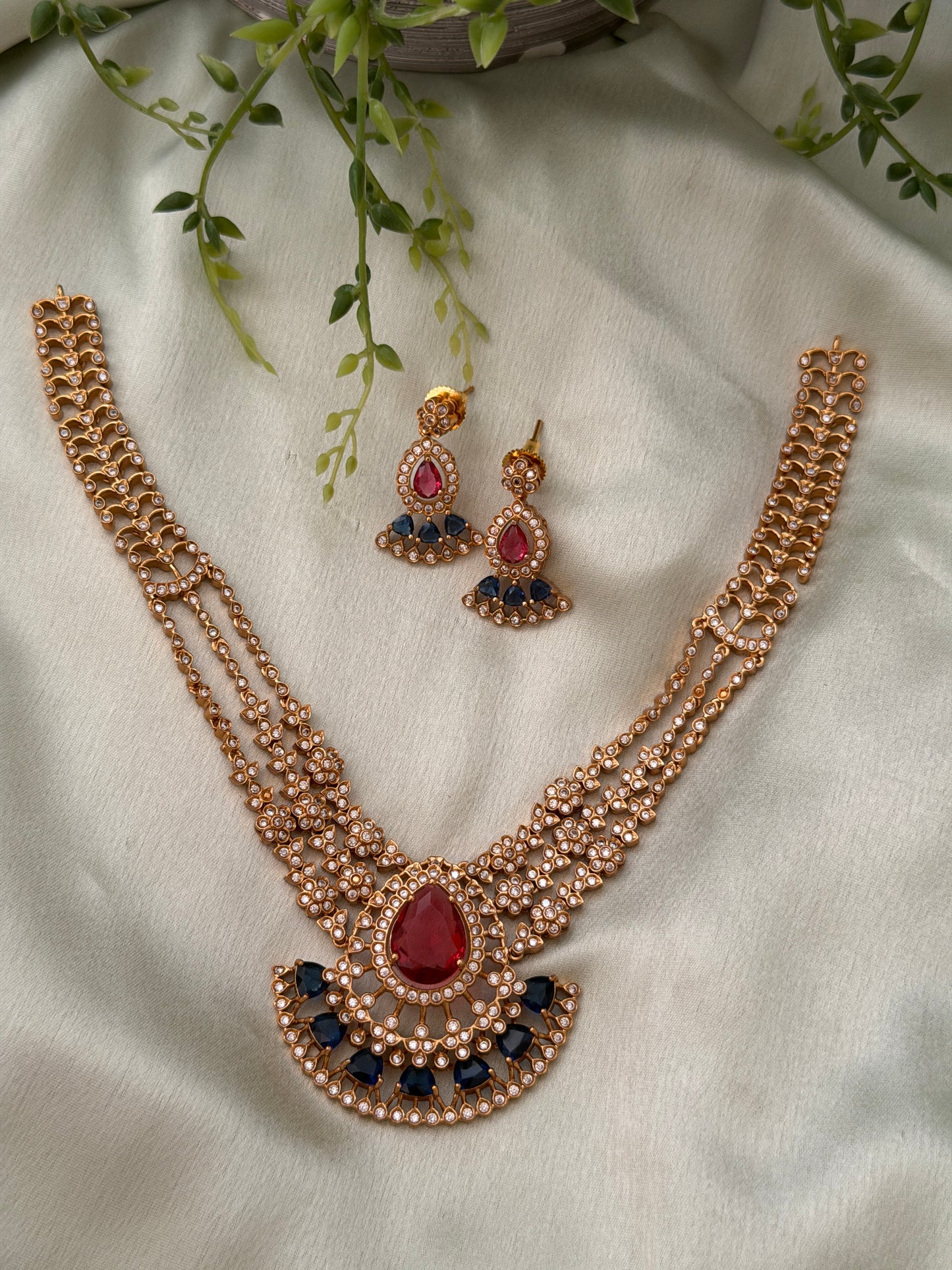 Tarvika AD Necklace
