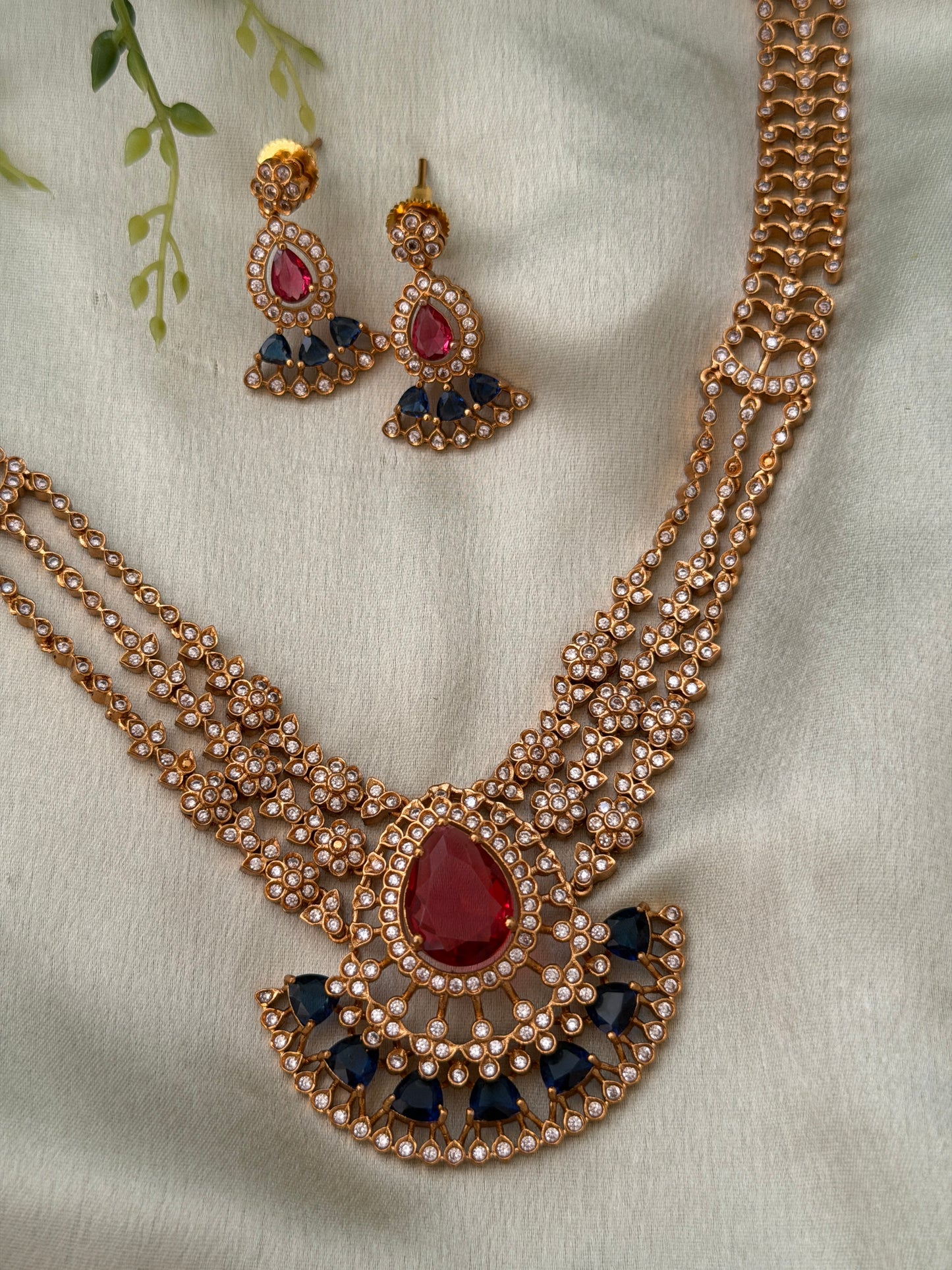 Tarvika AD Necklace