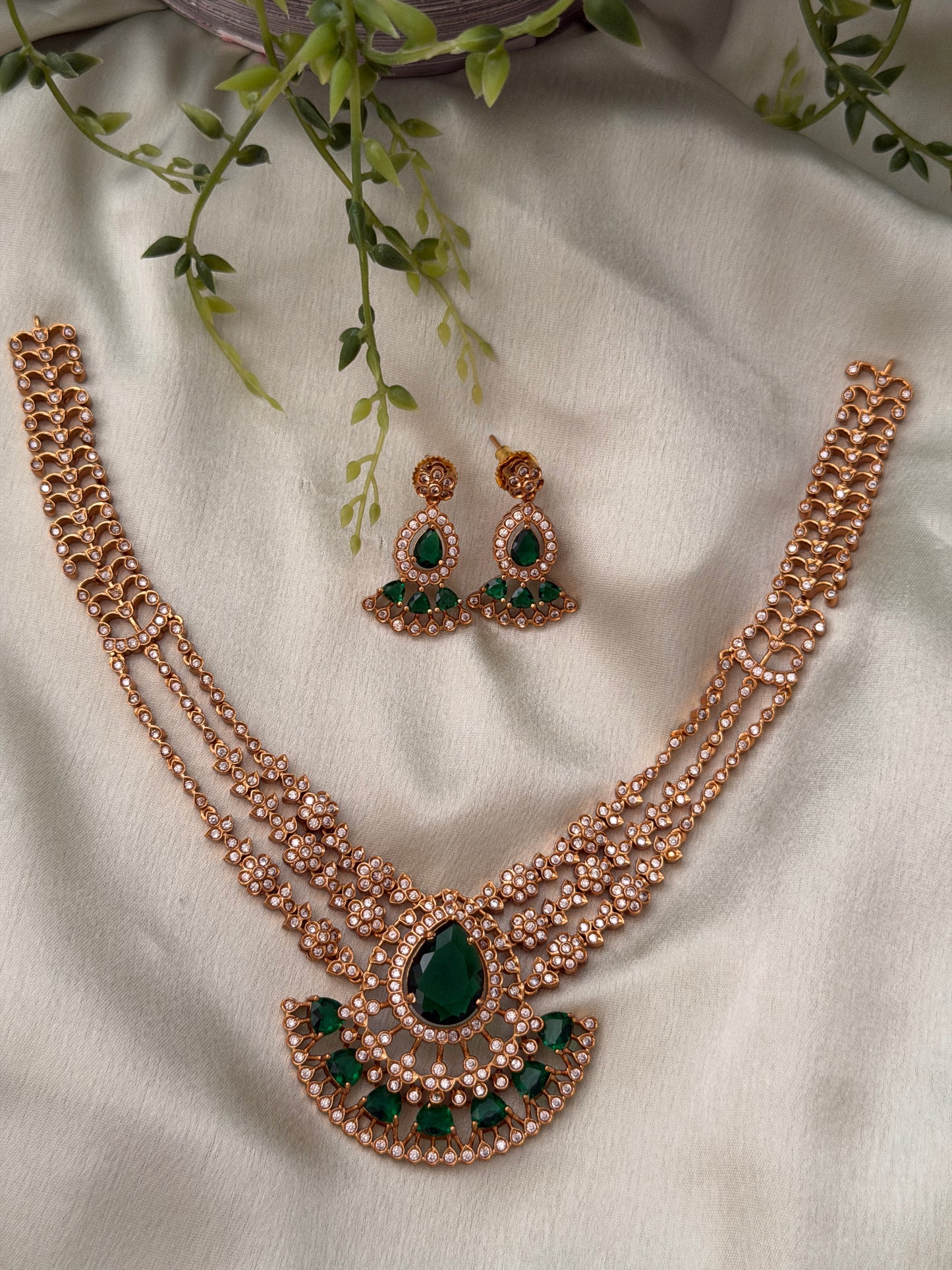 Tarvika AD Necklace