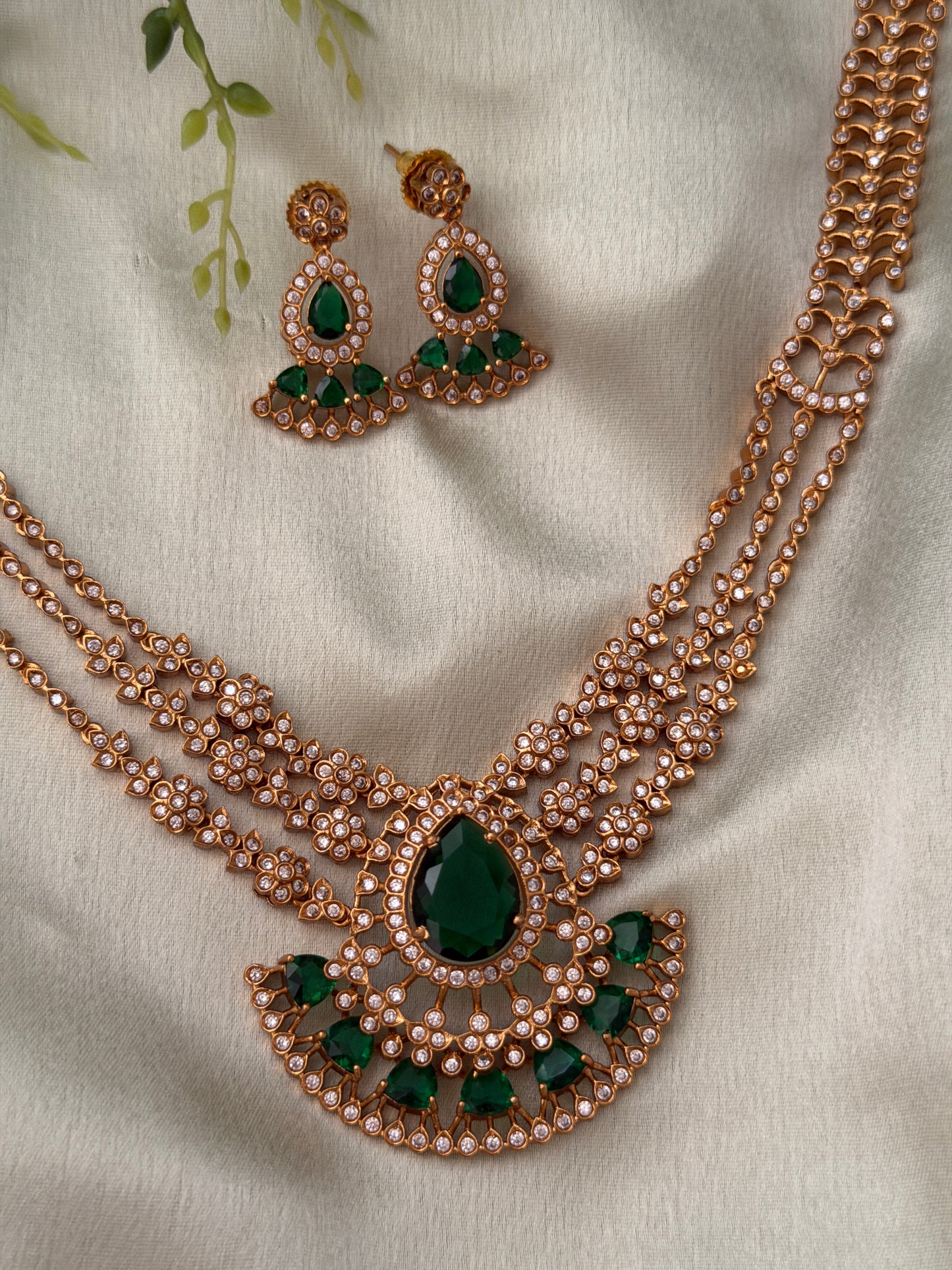 Tarvika AD Necklace